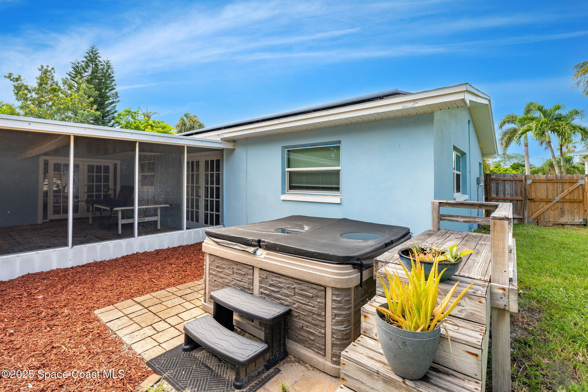 285 Coral Way W