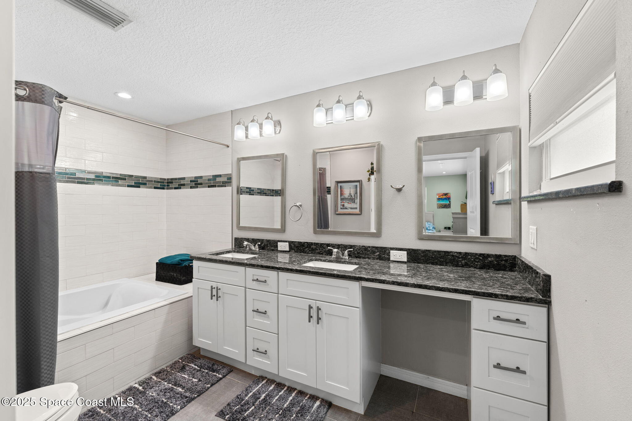 285 Coral Way W