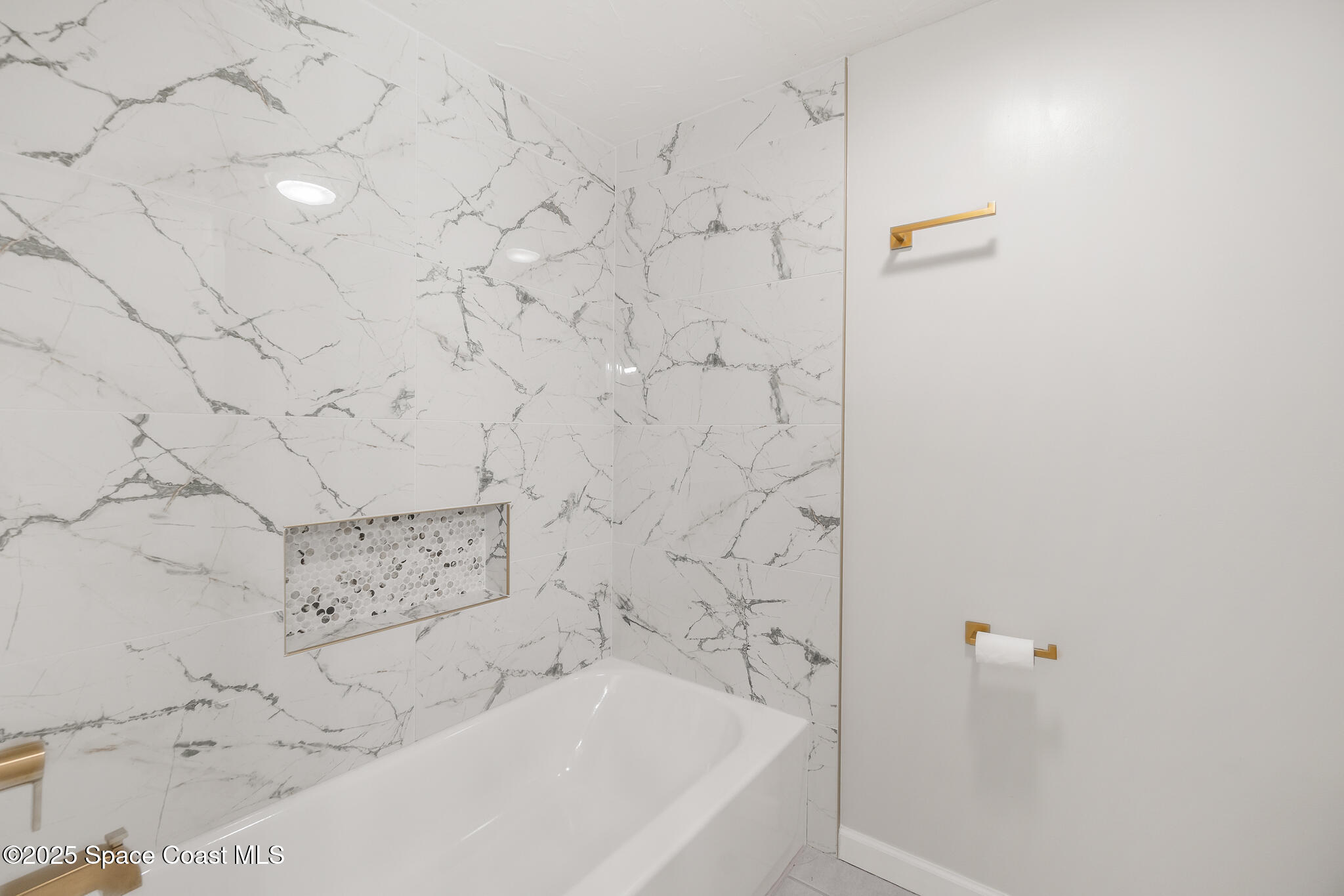 4016 Vista Oaks Circle NE