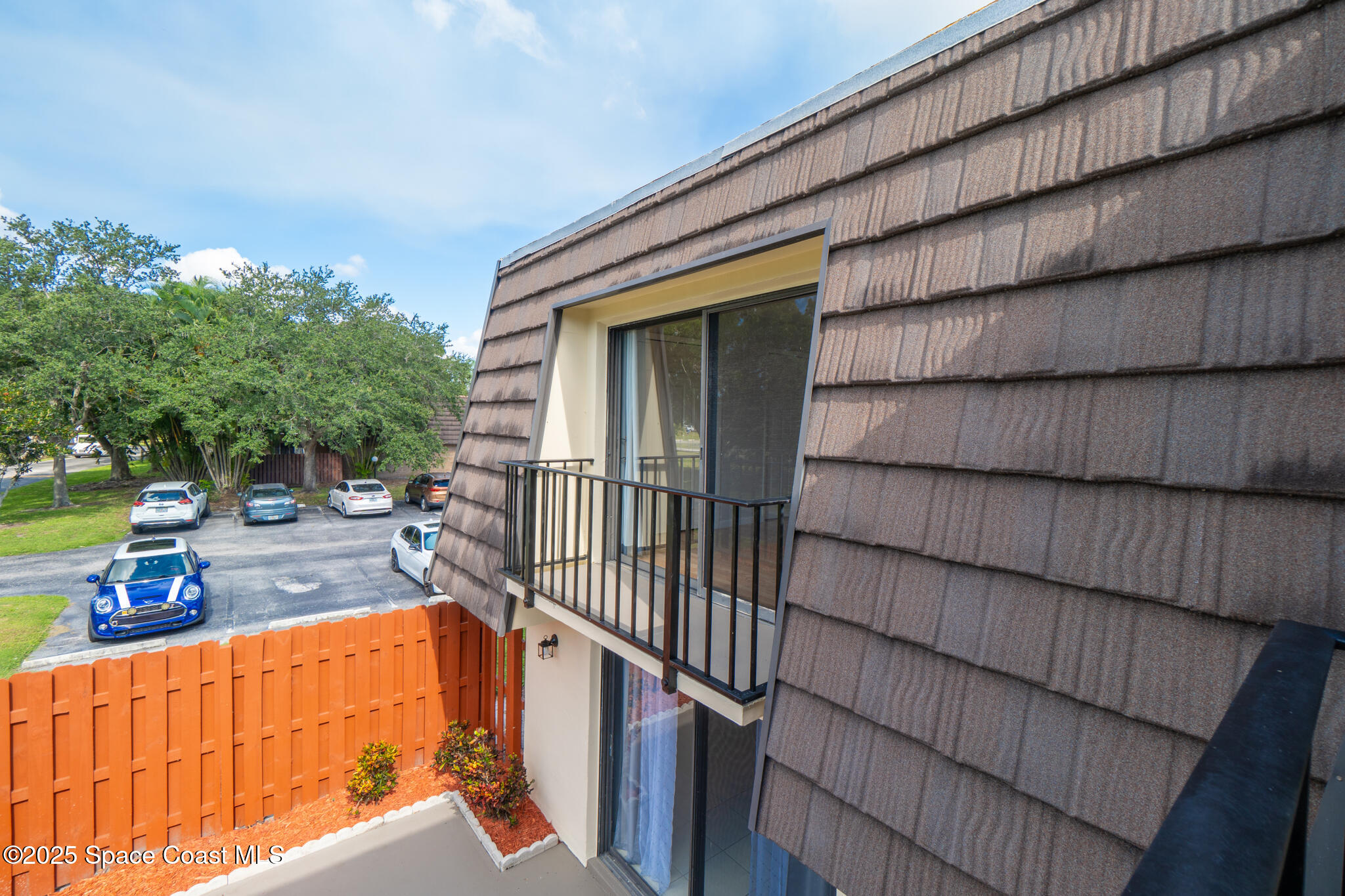 4016 Vista Oaks Circle NE