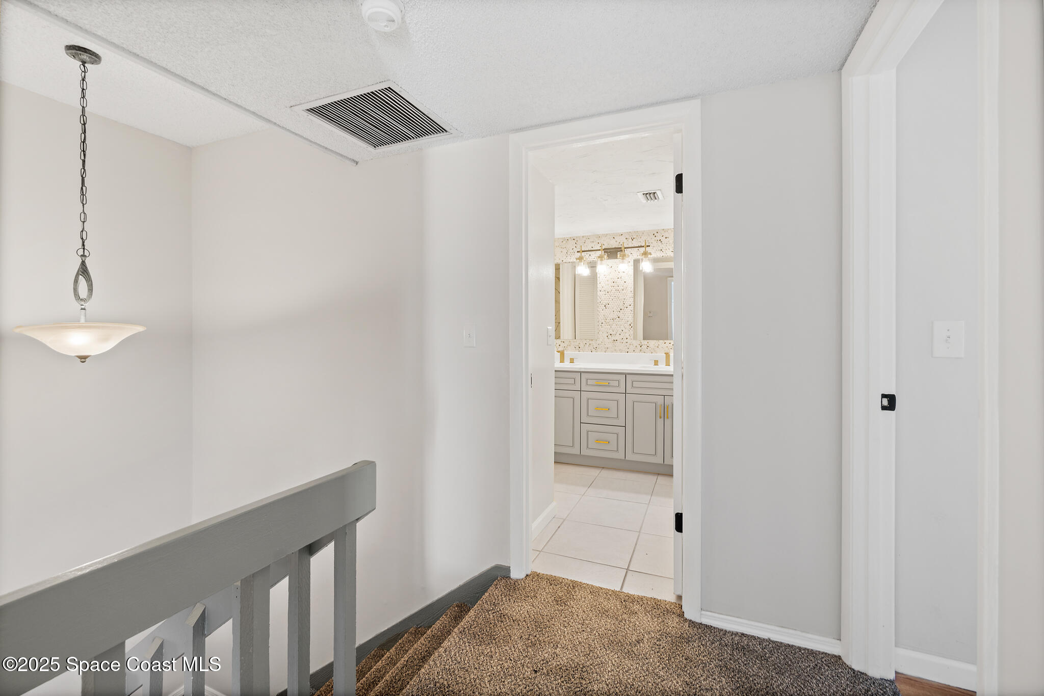 4016 Vista Oaks Circle NE