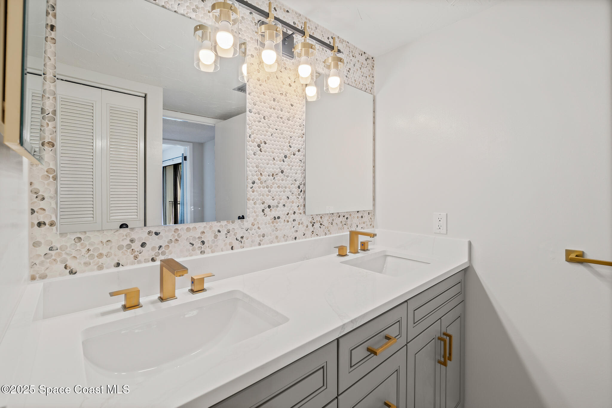 4016 Vista Oaks Circle NE