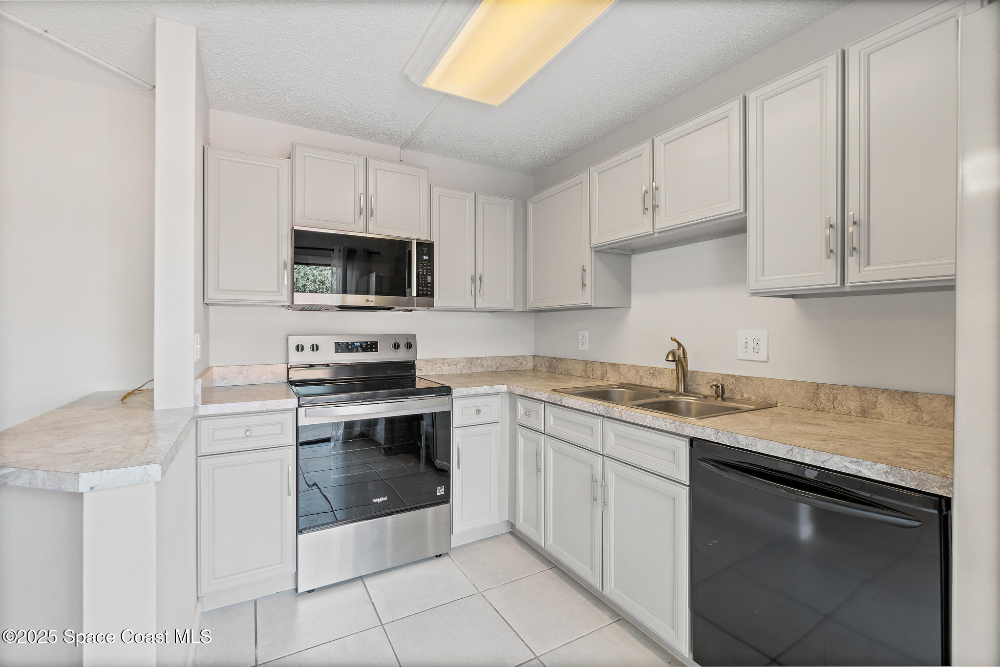 4016 Vista Oaks Circle NE