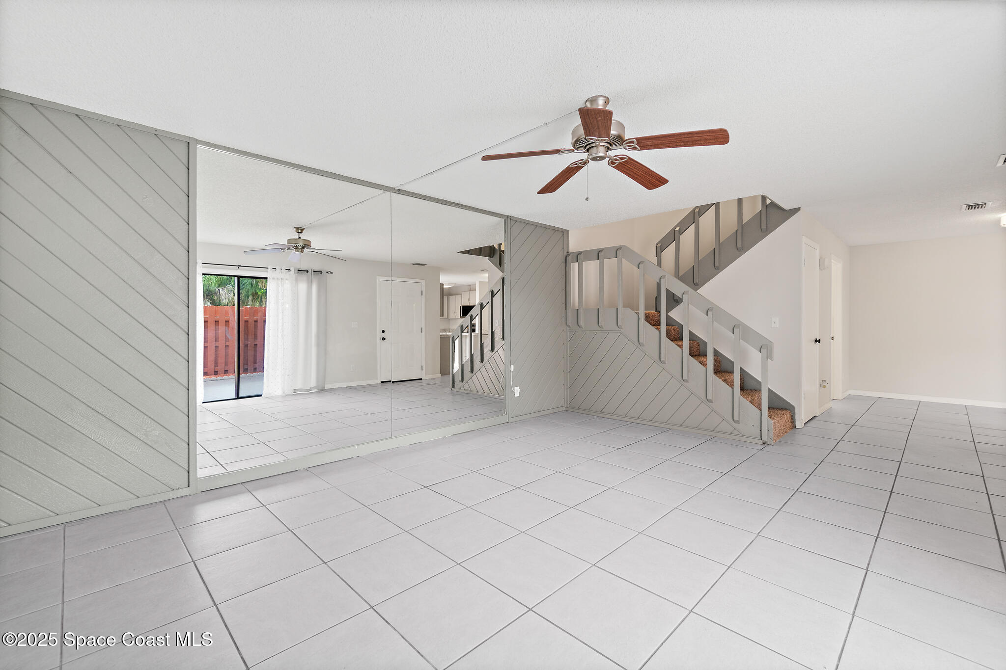 4016 Vista Oaks Circle NE