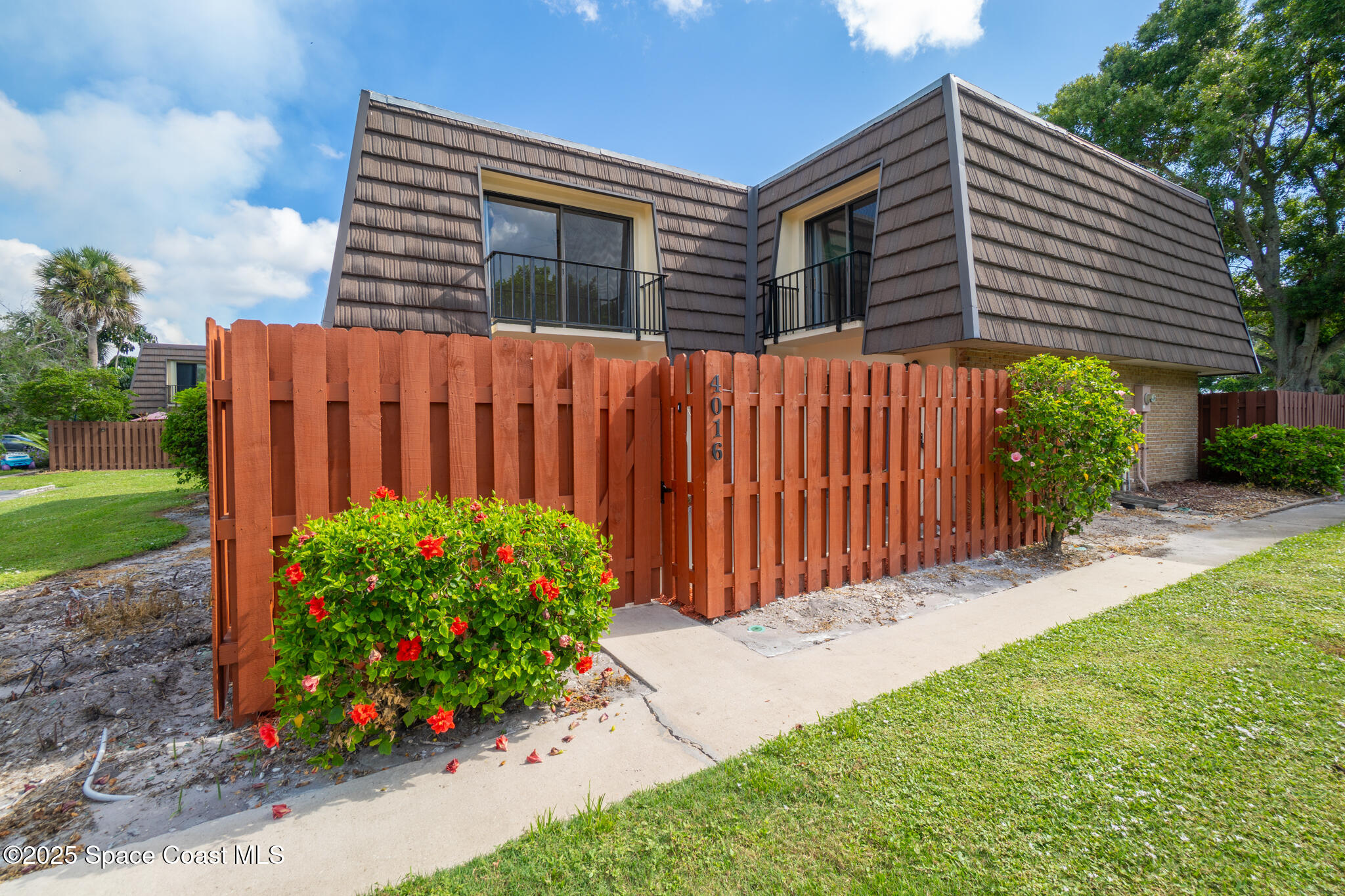 4016 Vista Oaks Circle NE