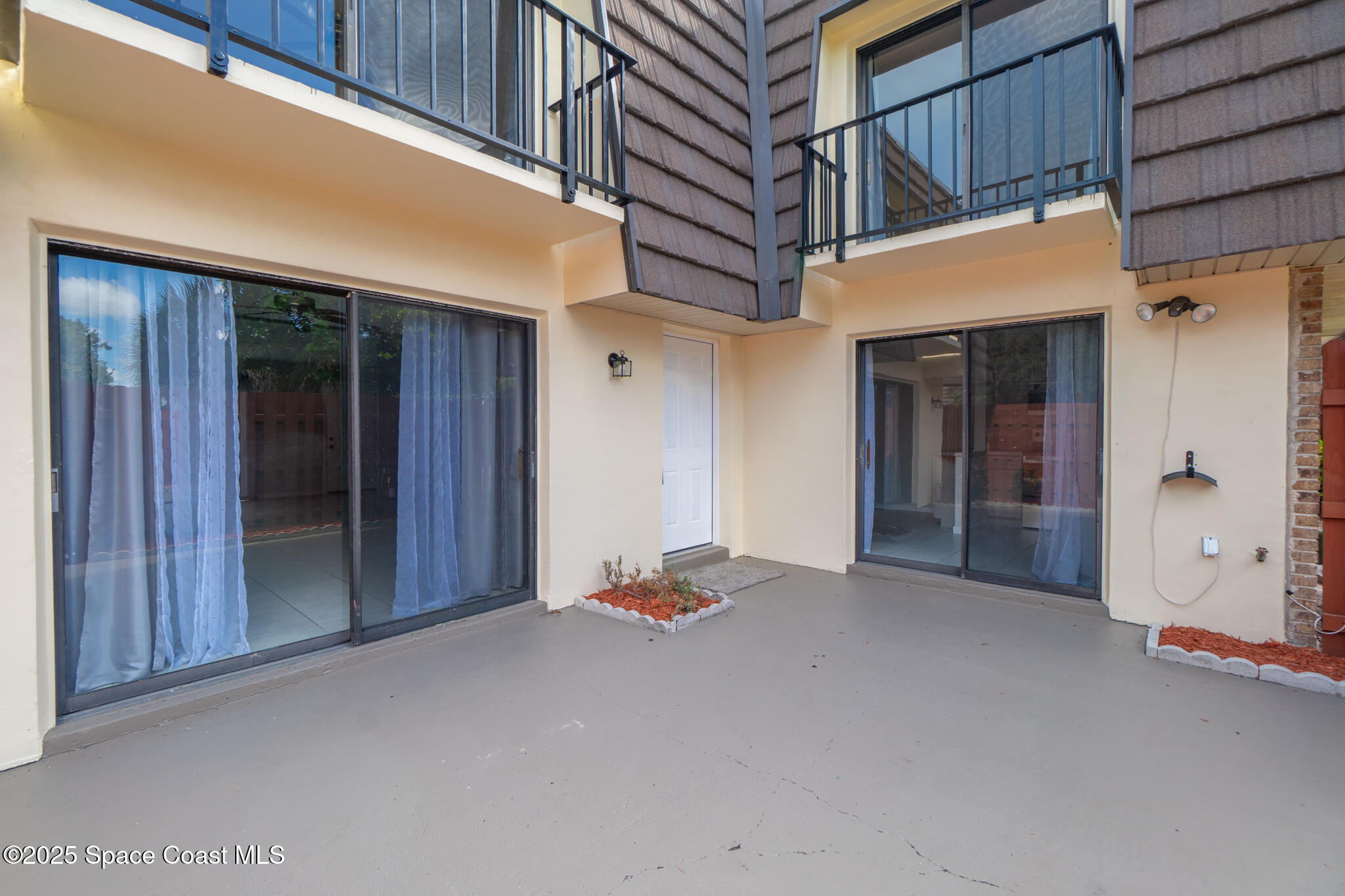 4016 Vista Oaks Circle NE