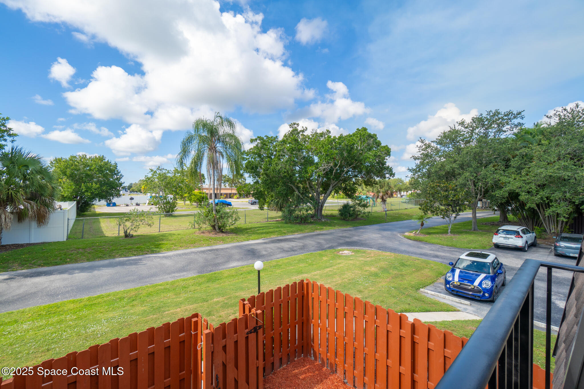 4016 Vista Oaks Circle NE