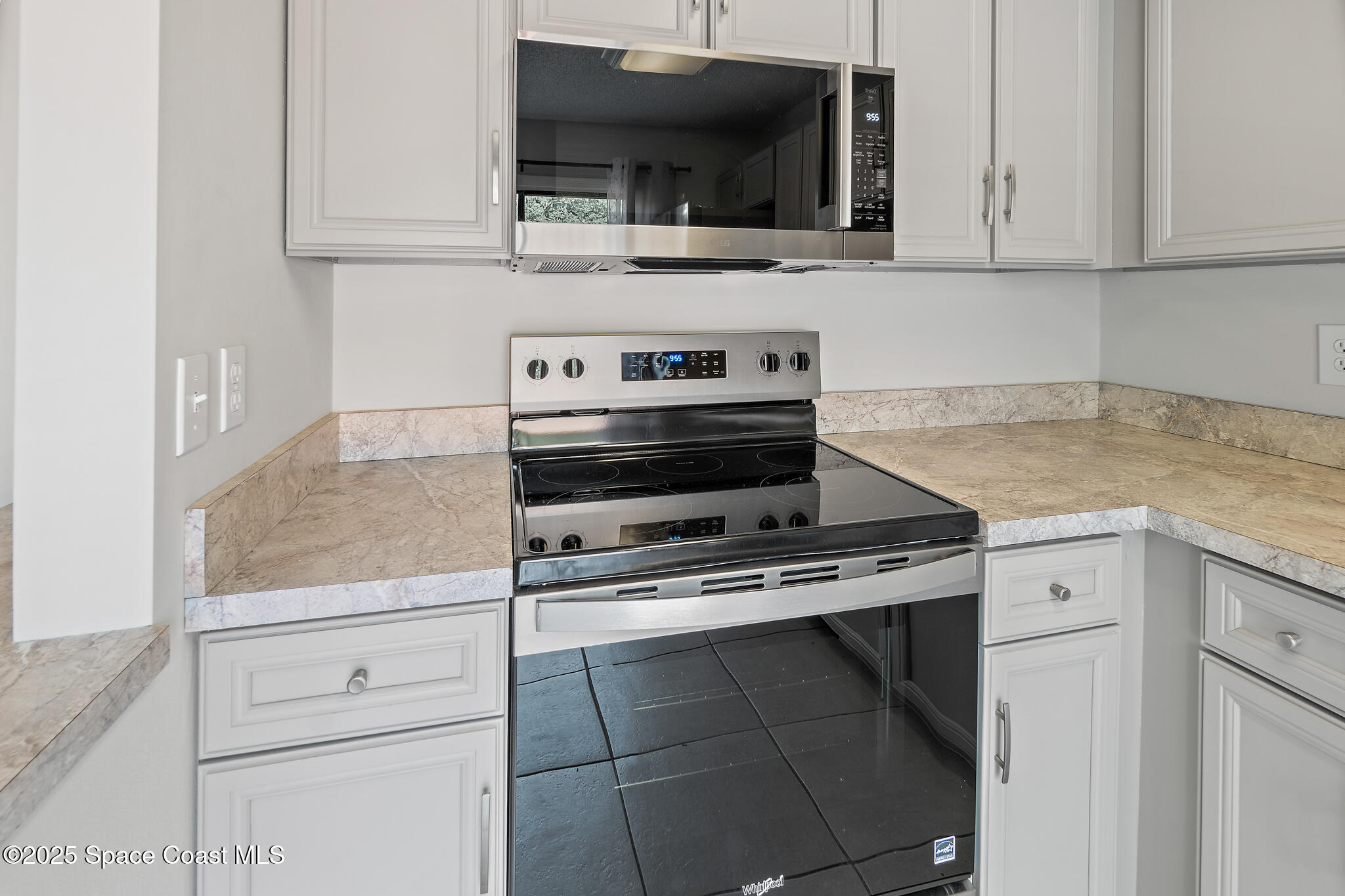 4016 Vista Oaks Circle NE