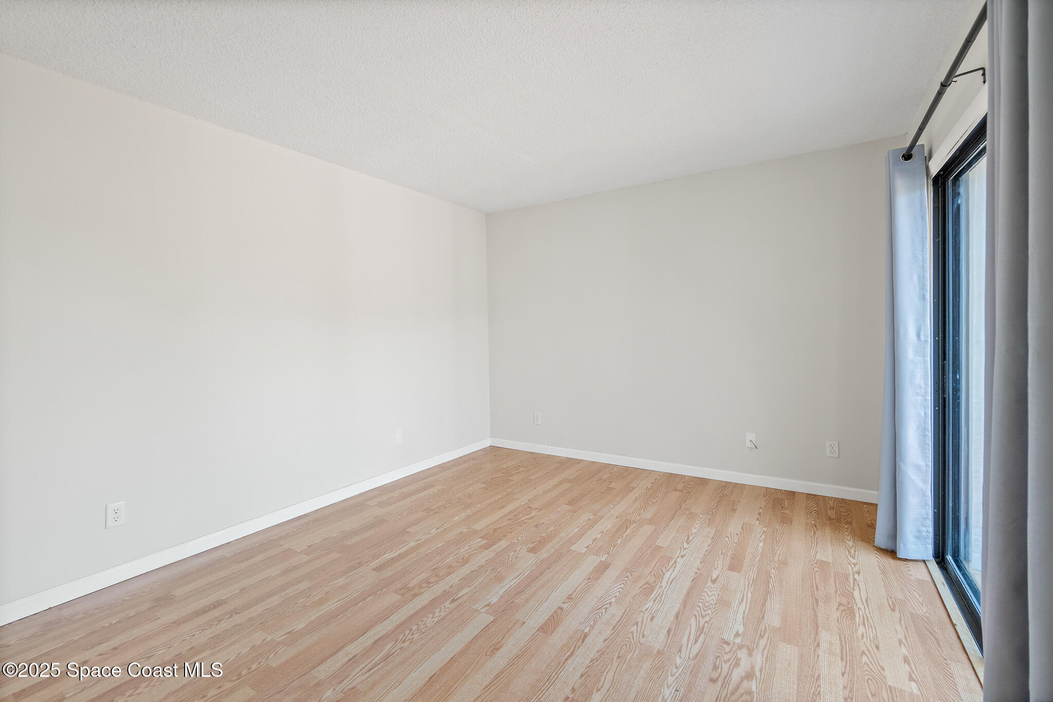 4016 Vista Oaks Circle NE