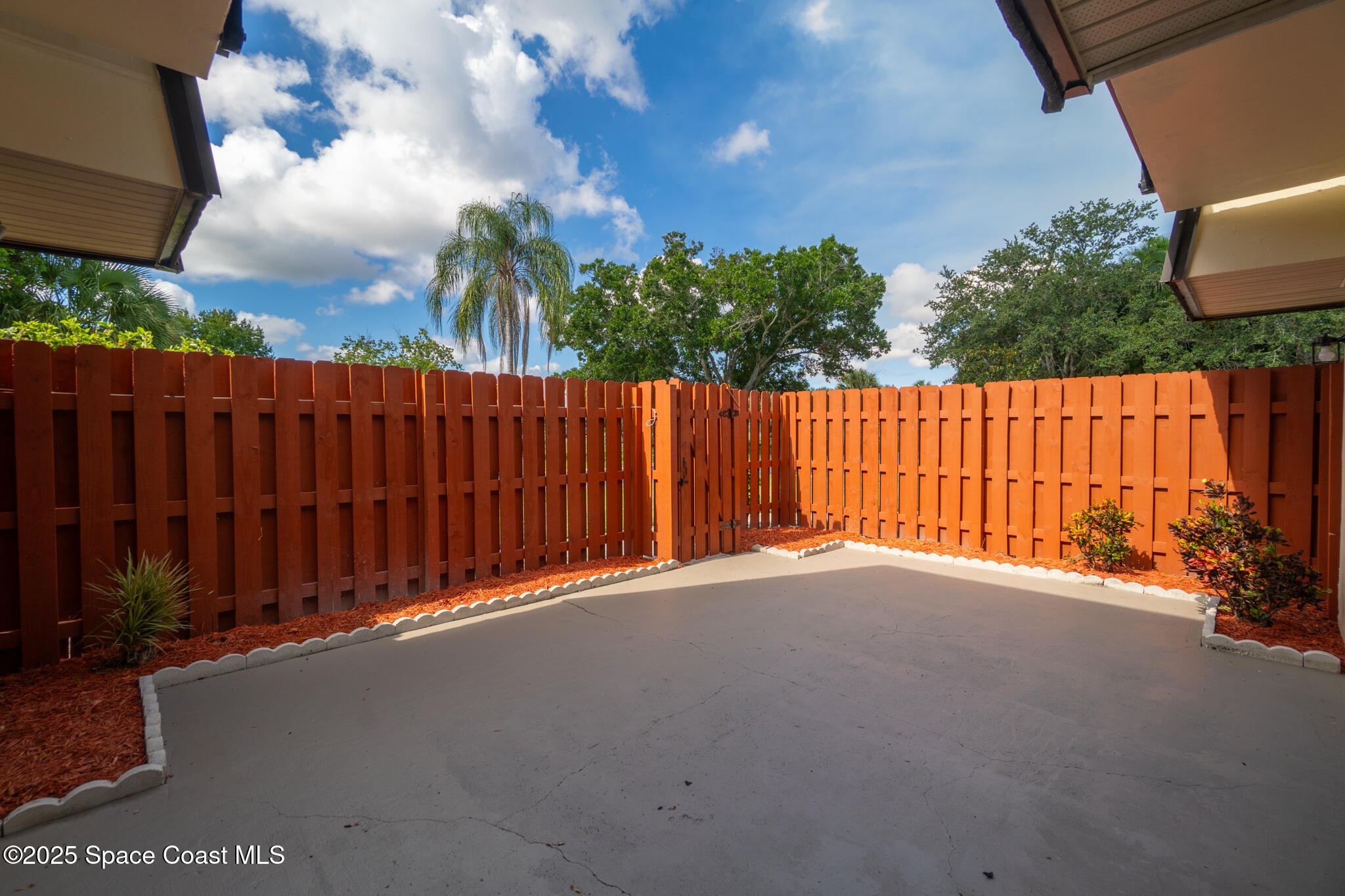 4016 Vista Oaks Circle NE