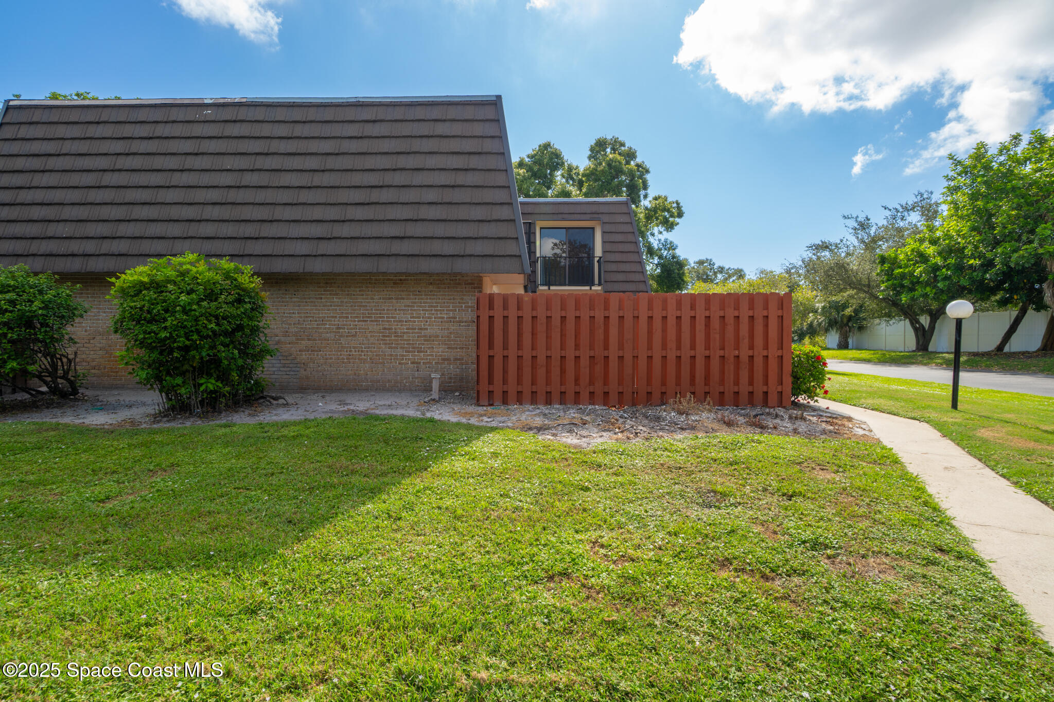 4016 Vista Oaks Circle NE