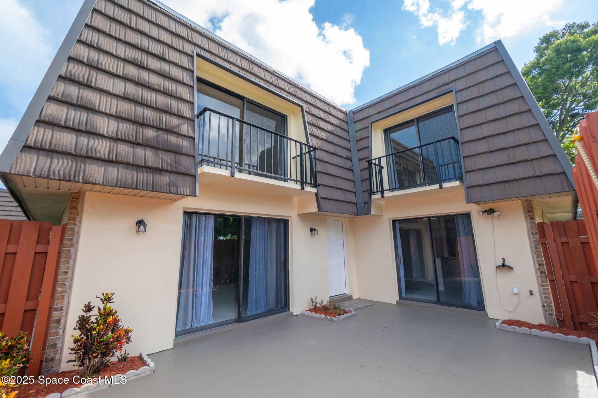 4016 Vista Oaks Circle NE