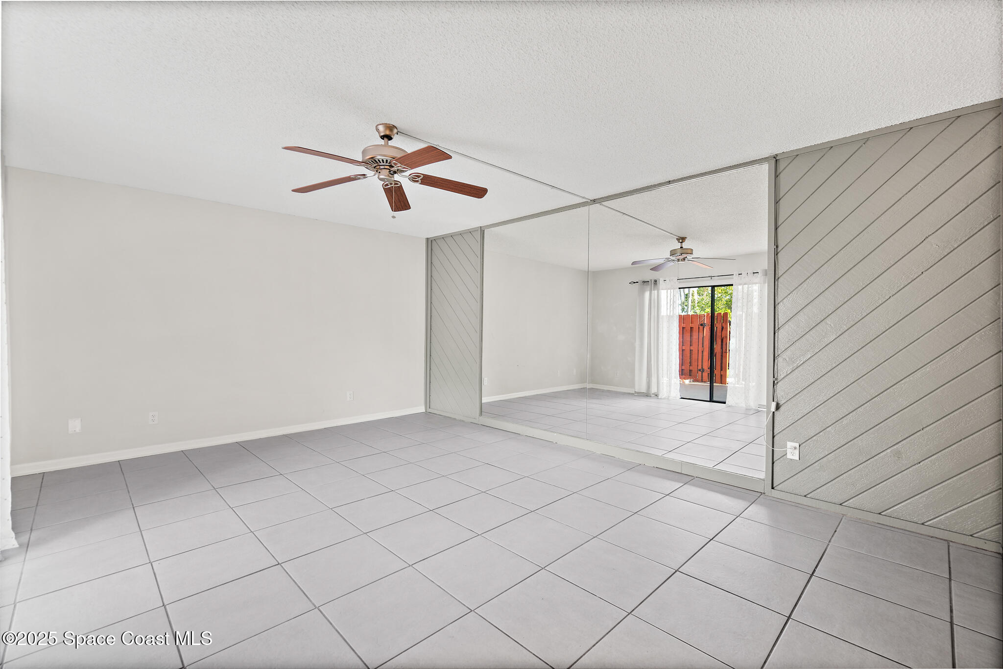 4016 Vista Oaks Circle NE