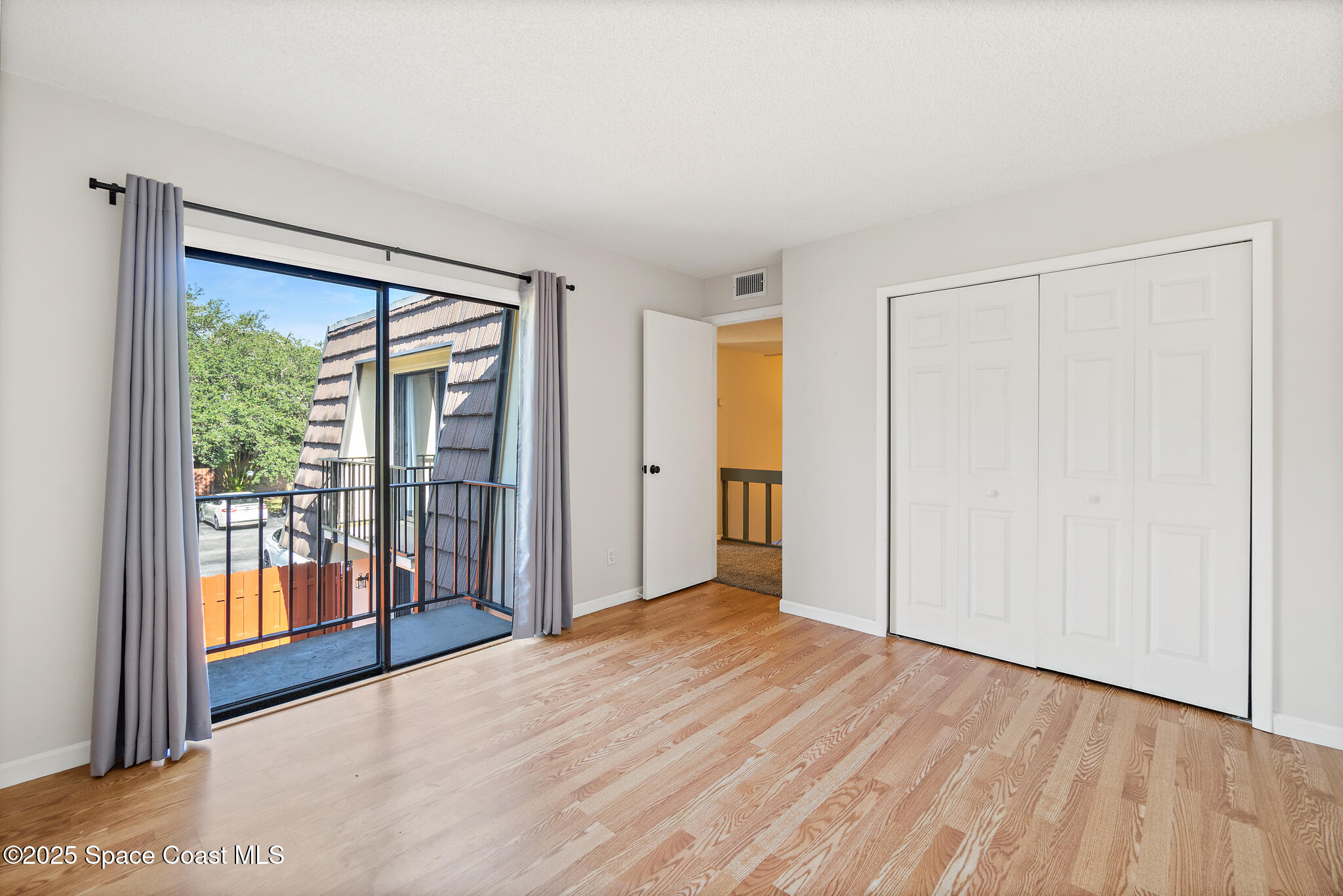 4016 Vista Oaks Circle NE