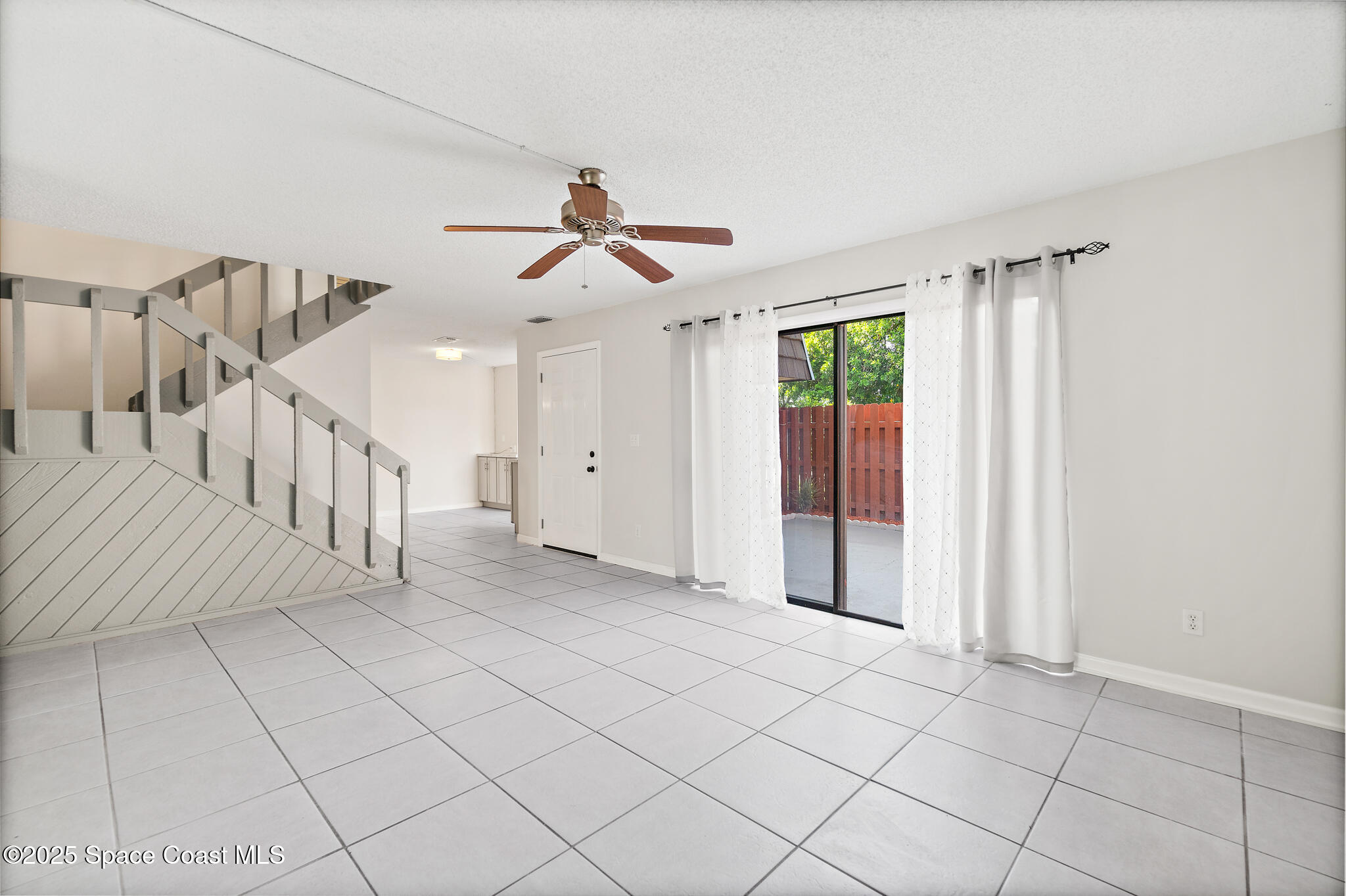 4016 Vista Oaks Circle NE