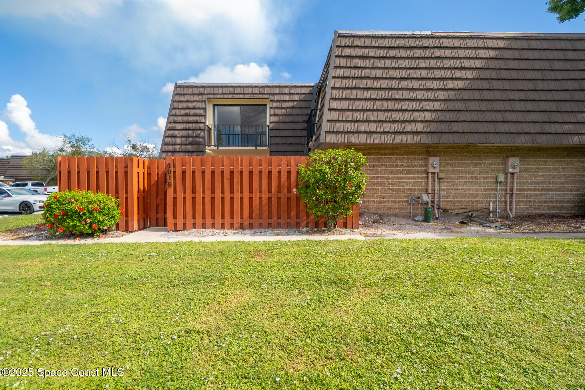 4016 Vista Oaks Circle NE