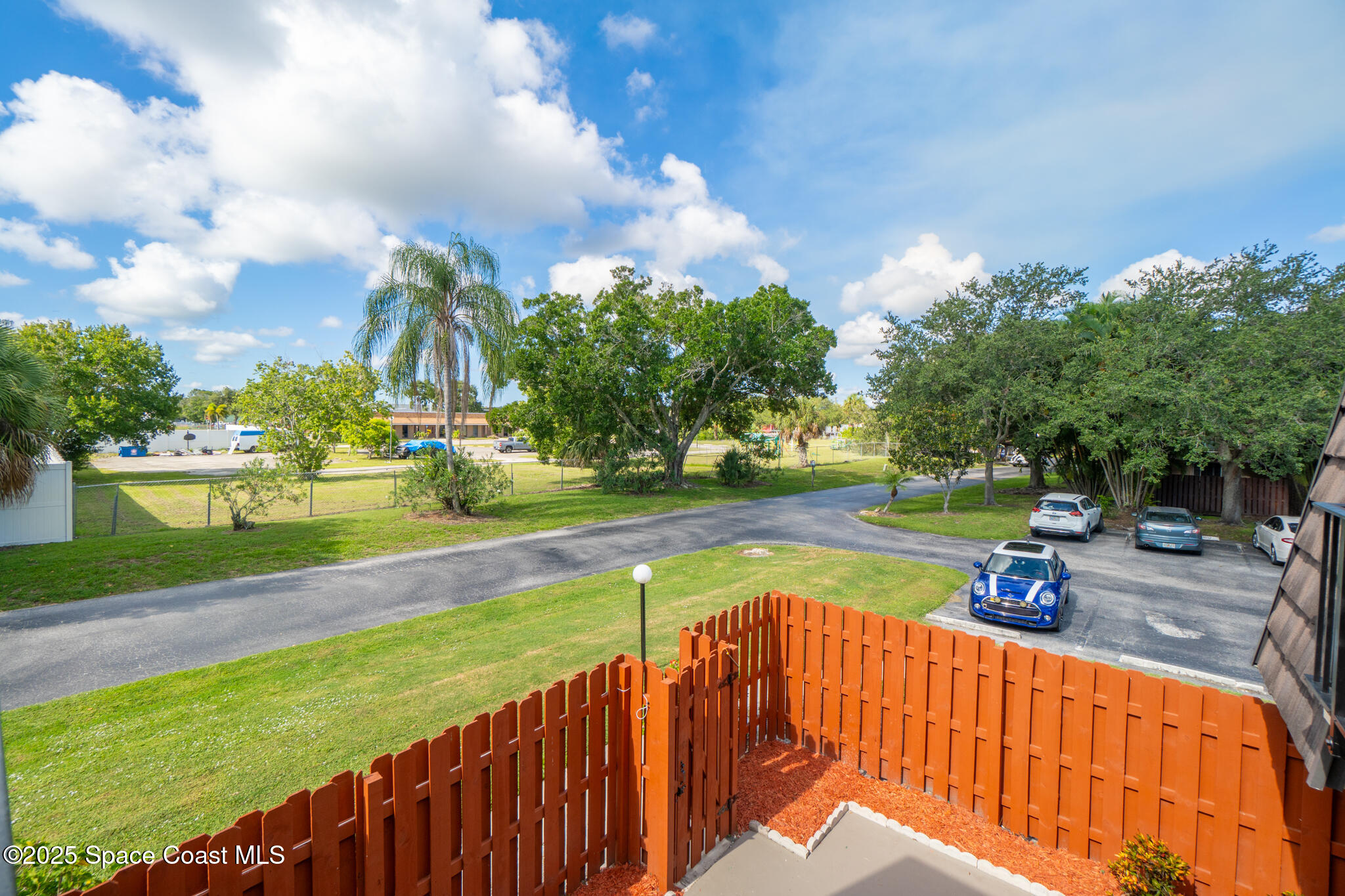 4016 Vista Oaks Circle NE