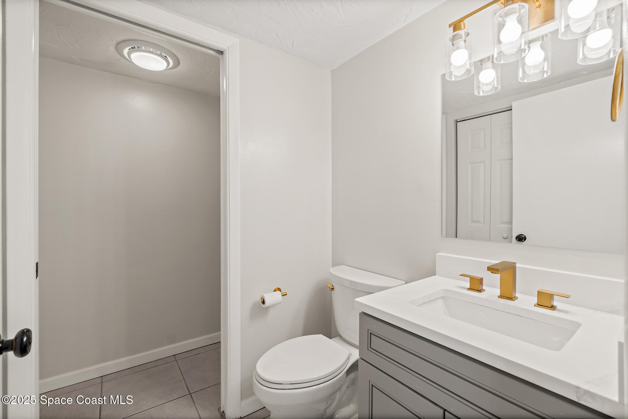 4016 Vista Oaks Circle NE