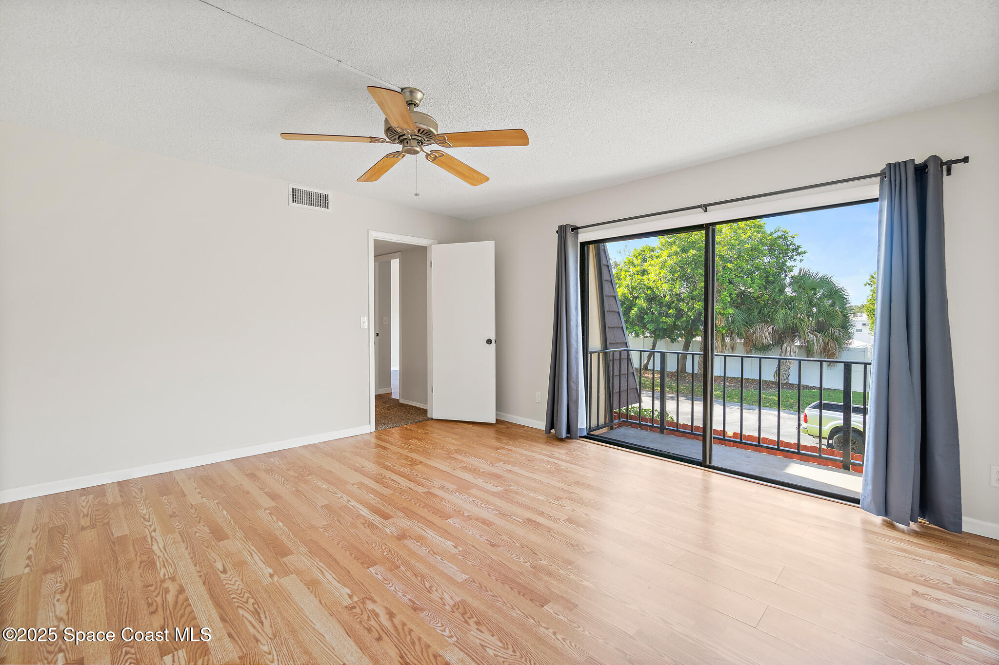 4016 Vista Oaks Circle NE