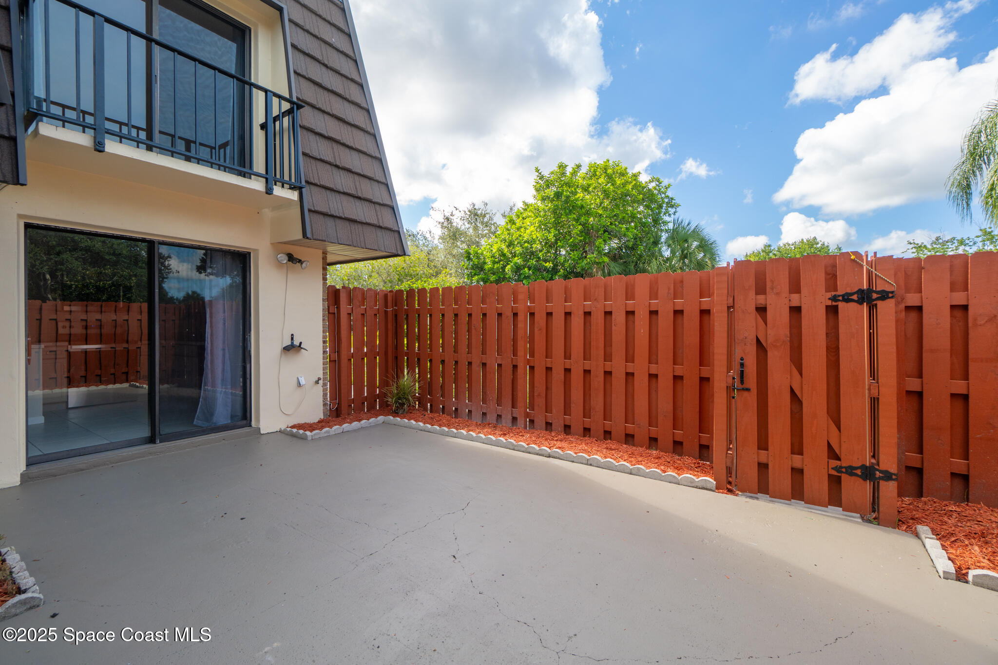 4016 Vista Oaks Circle NE