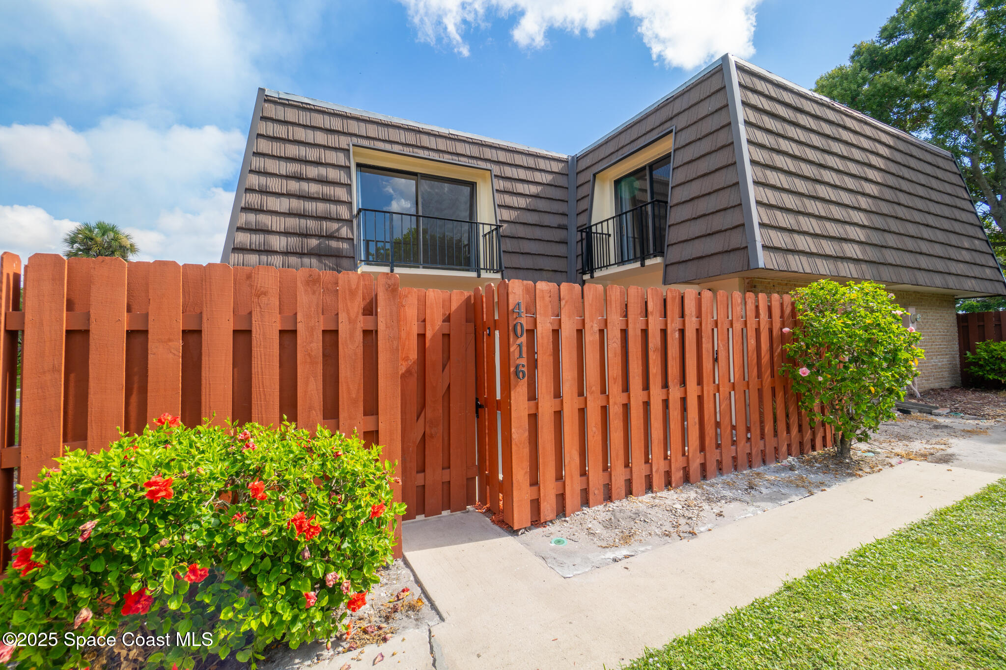 4016 Vista Oaks Circle NE