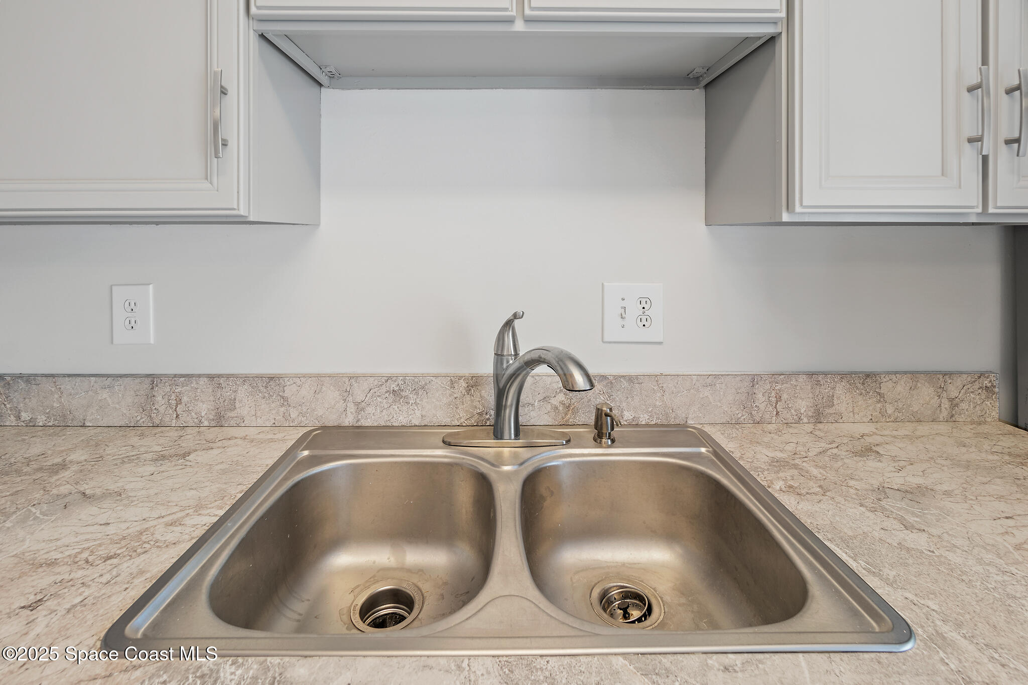 4016 Vista Oaks Circle NE