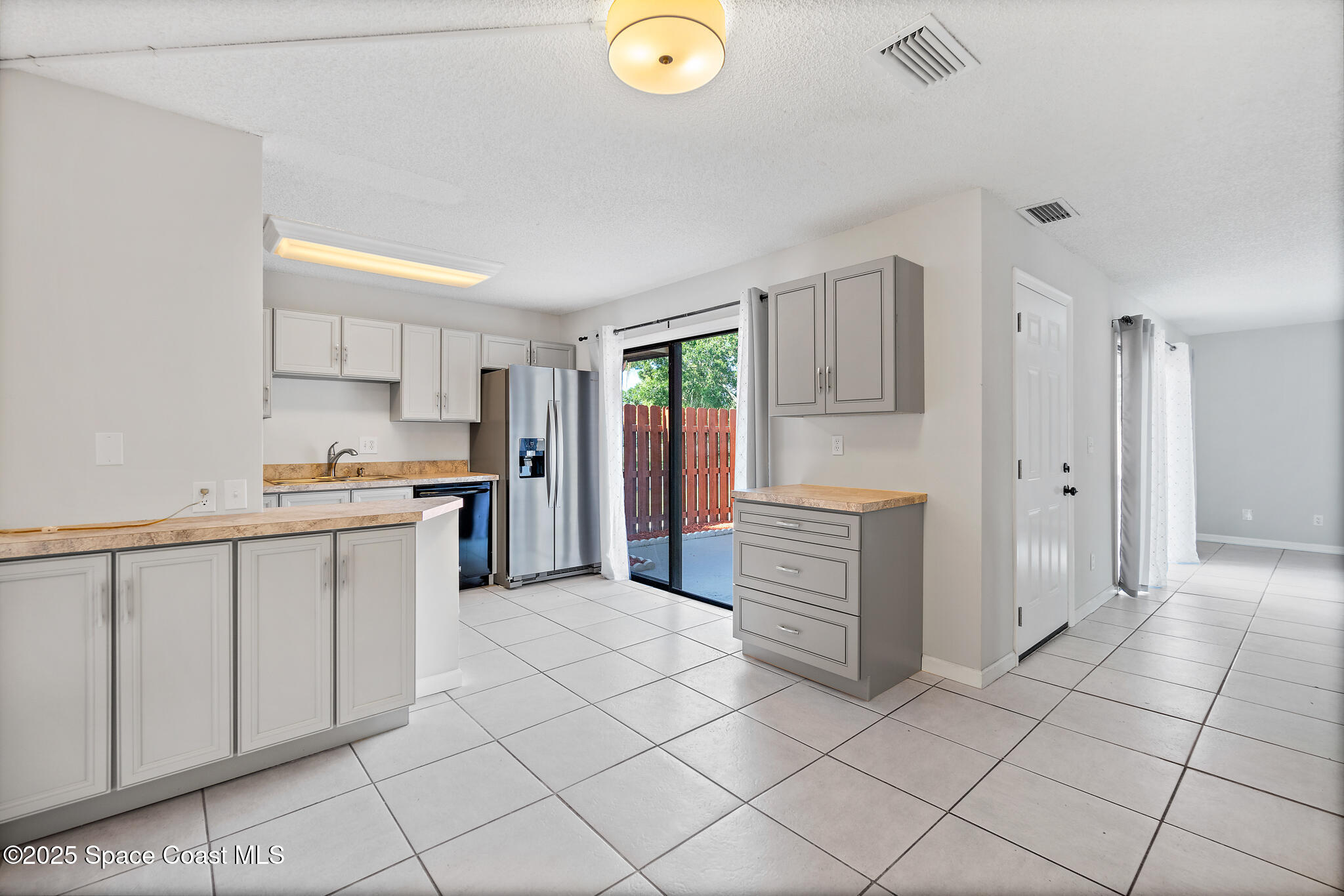 4016 Vista Oaks Circle NE