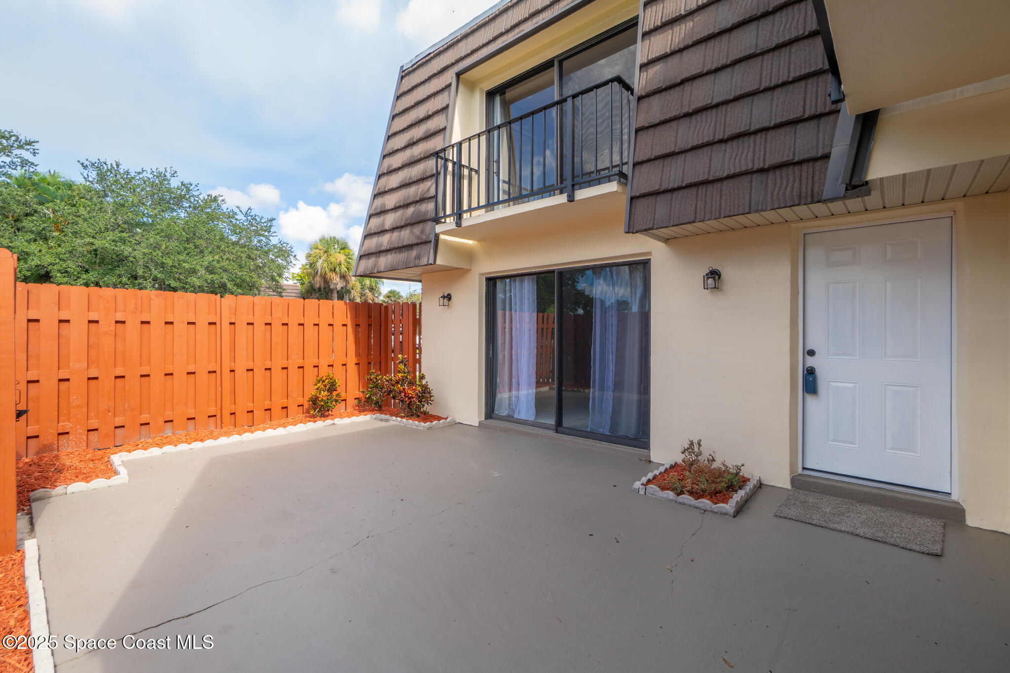 4016 Vista Oaks Circle NE