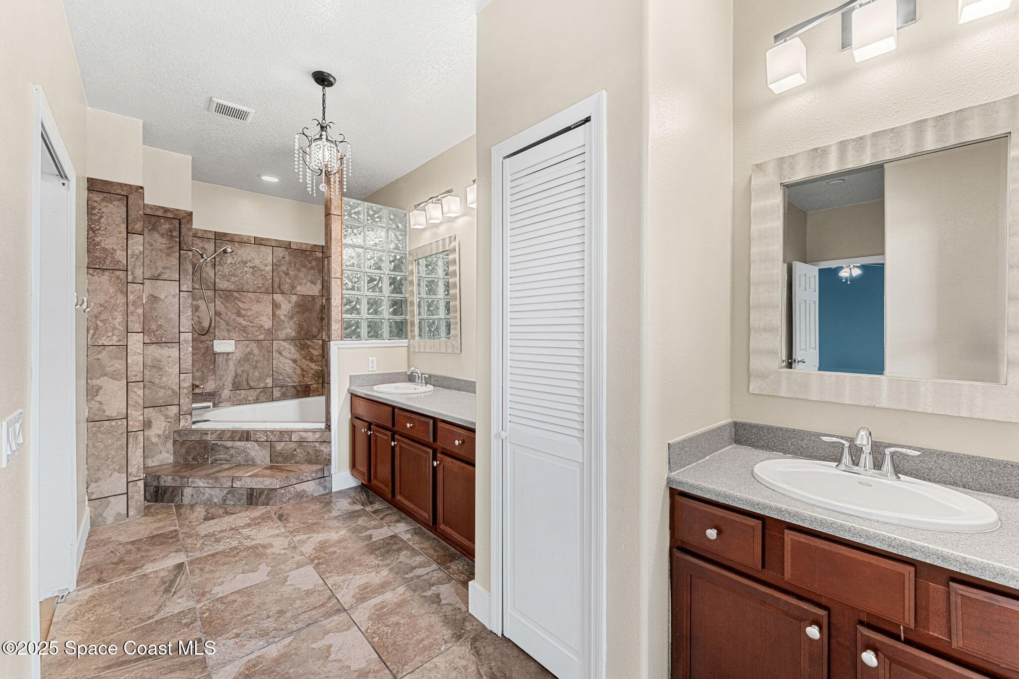 48 Harbor Circle