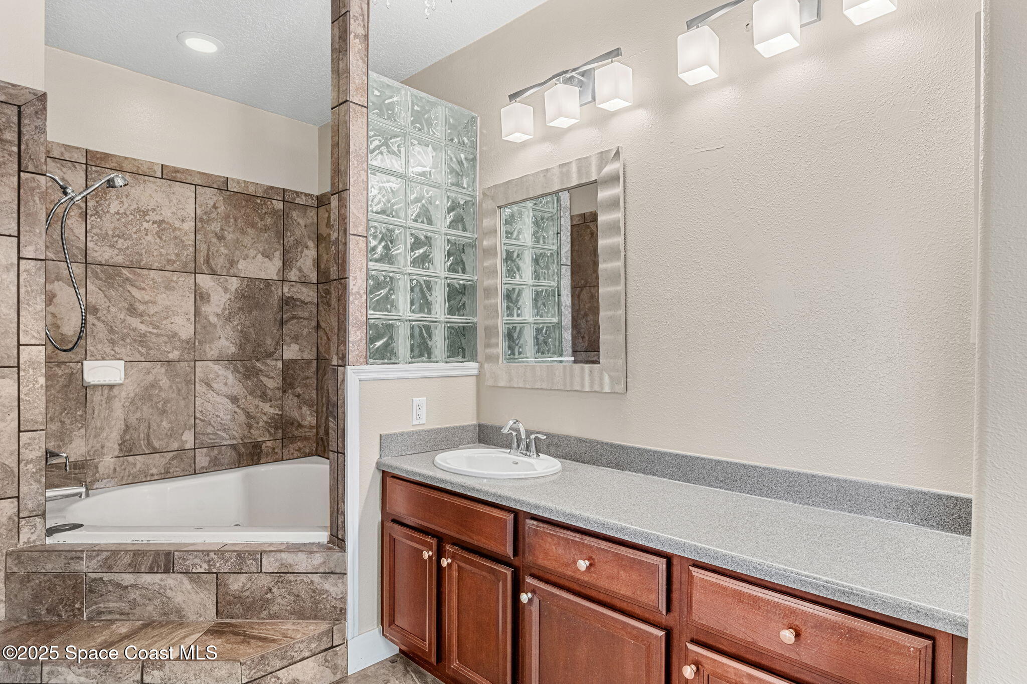 48 Harbor Circle
