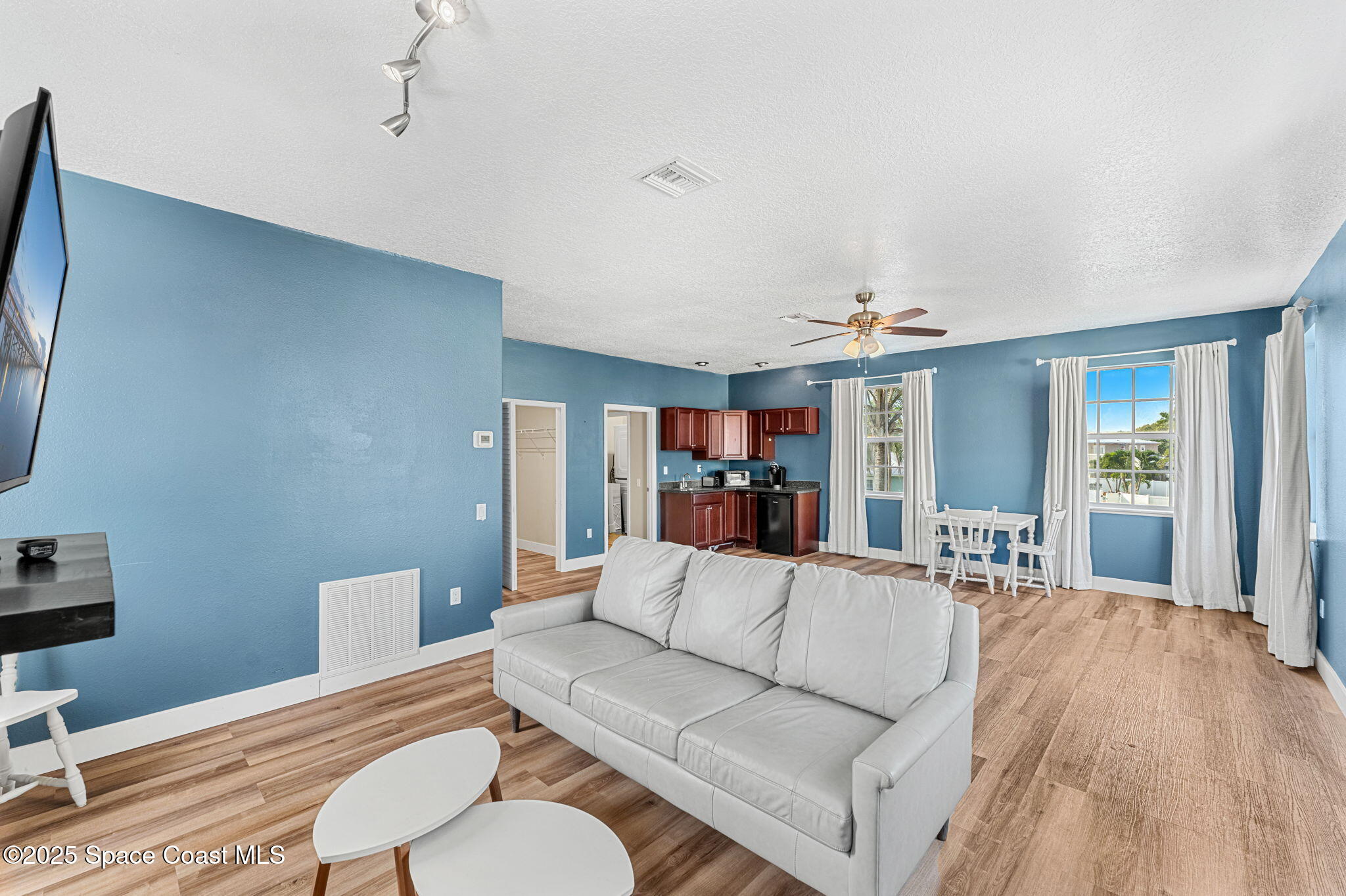 48 Harbor Circle