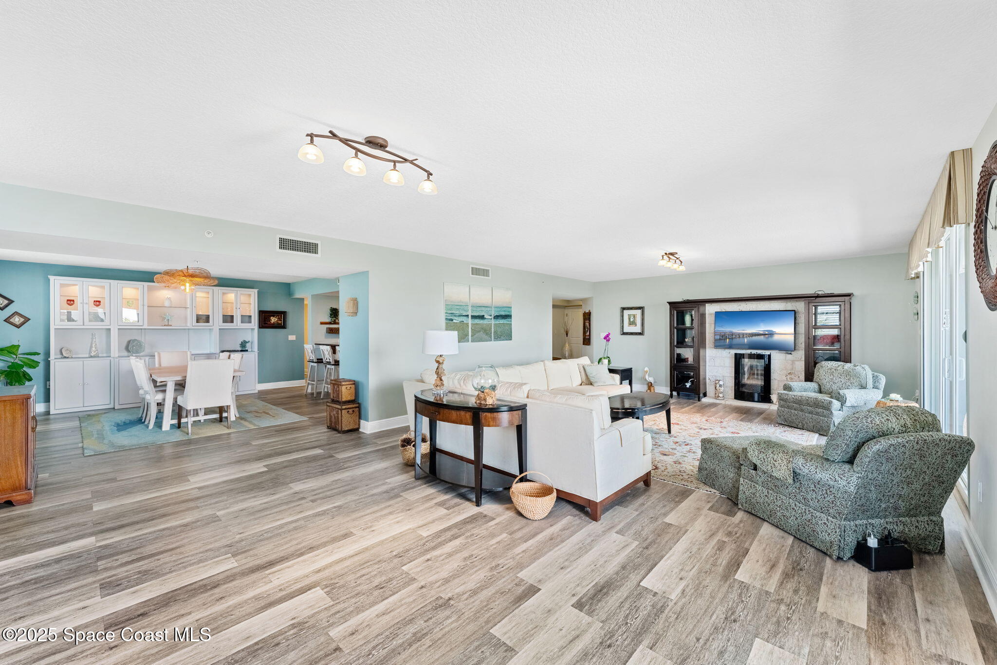 410 Hayes Avenue, 203