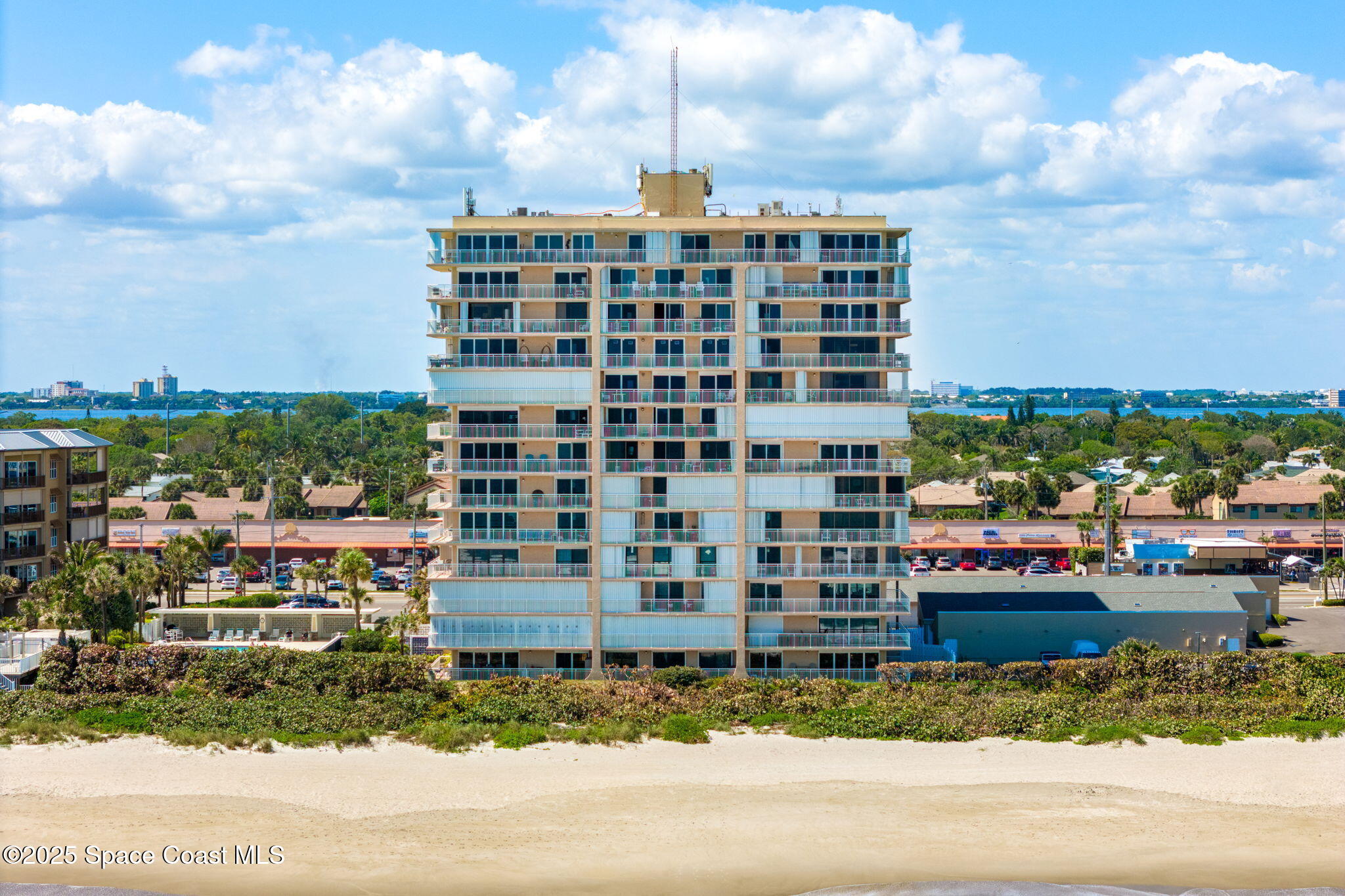 877 N Highway A1a, 1106