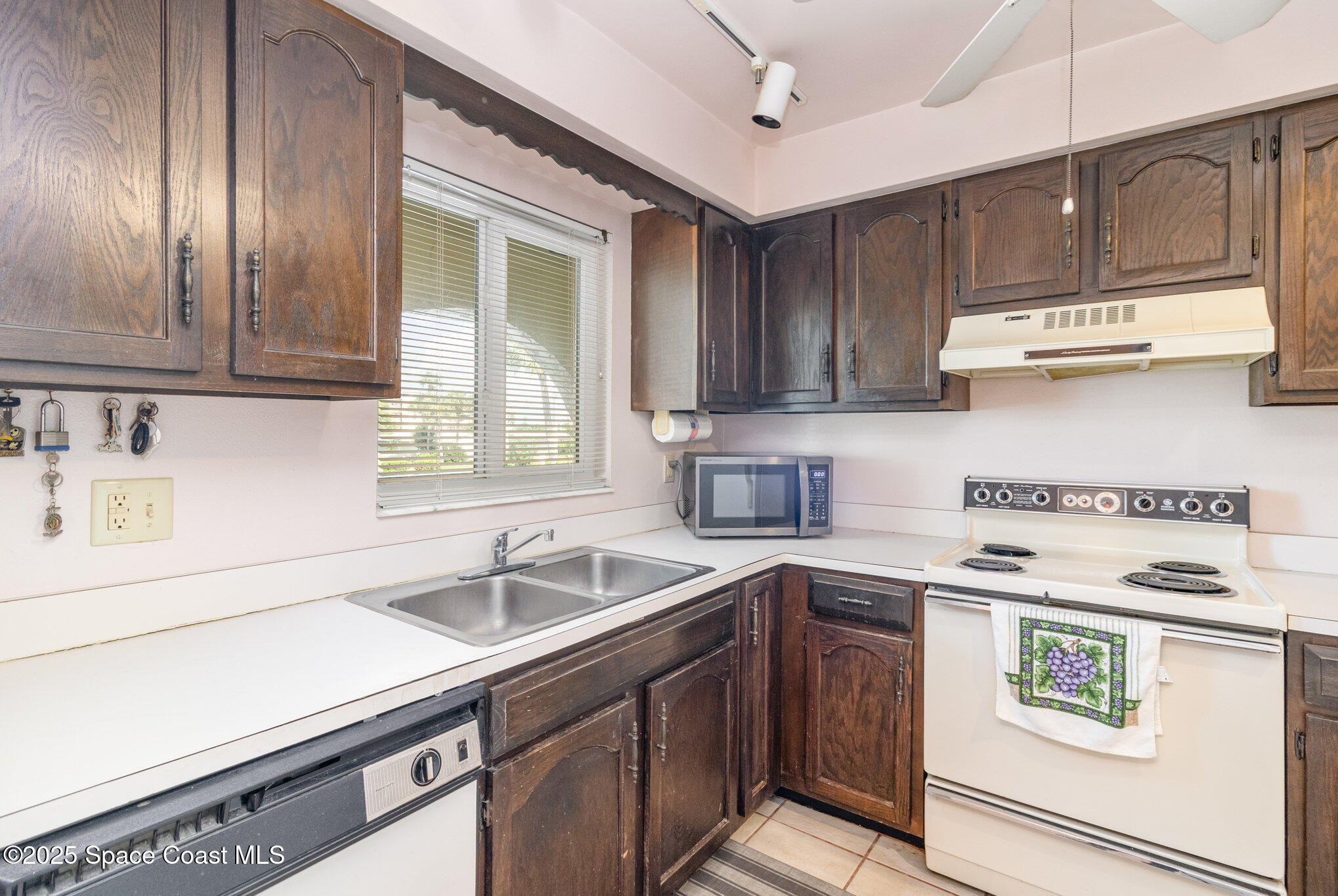 201 Saint Lucie Lane, 709