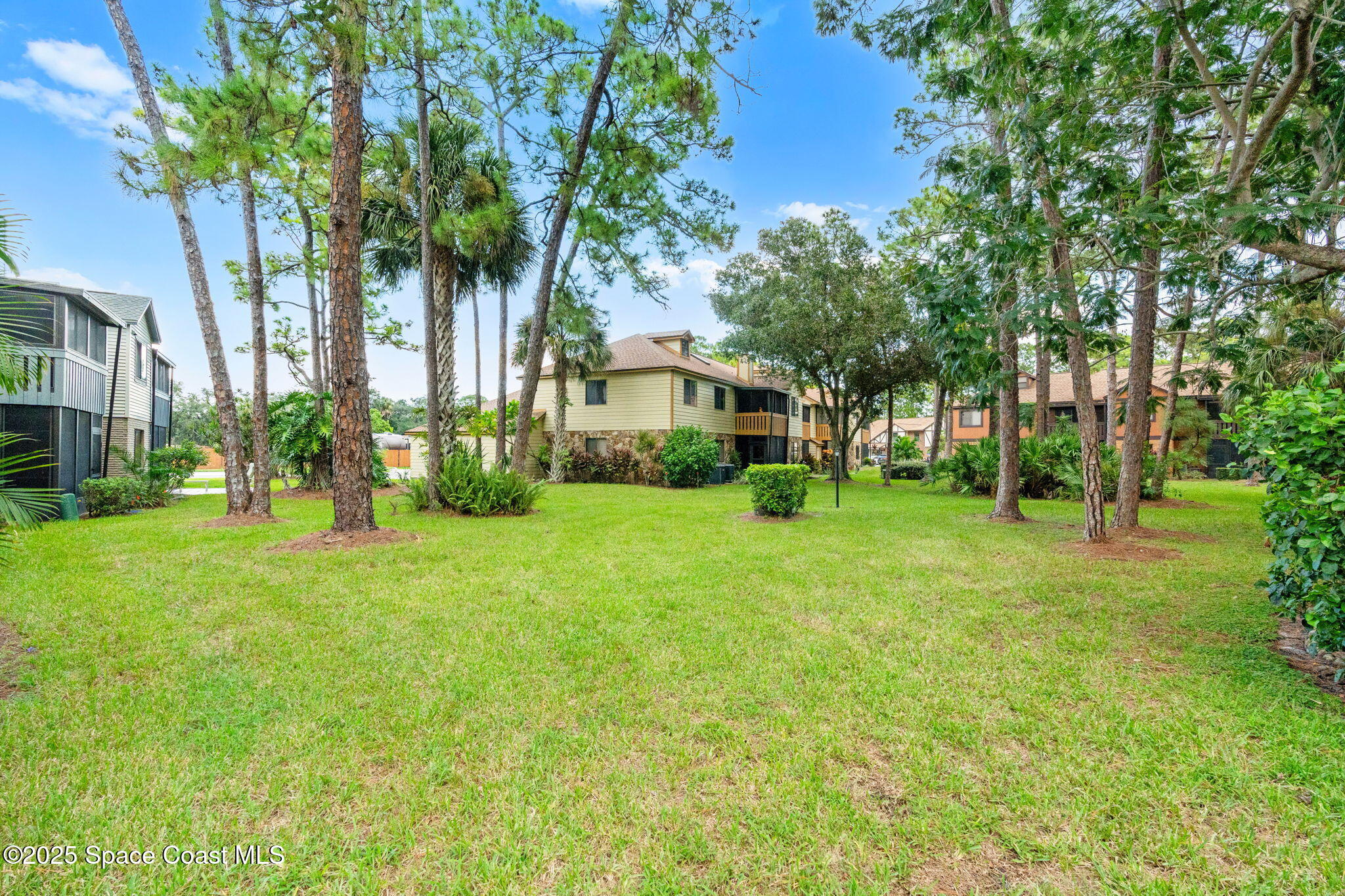 9045 York Lane, 15e