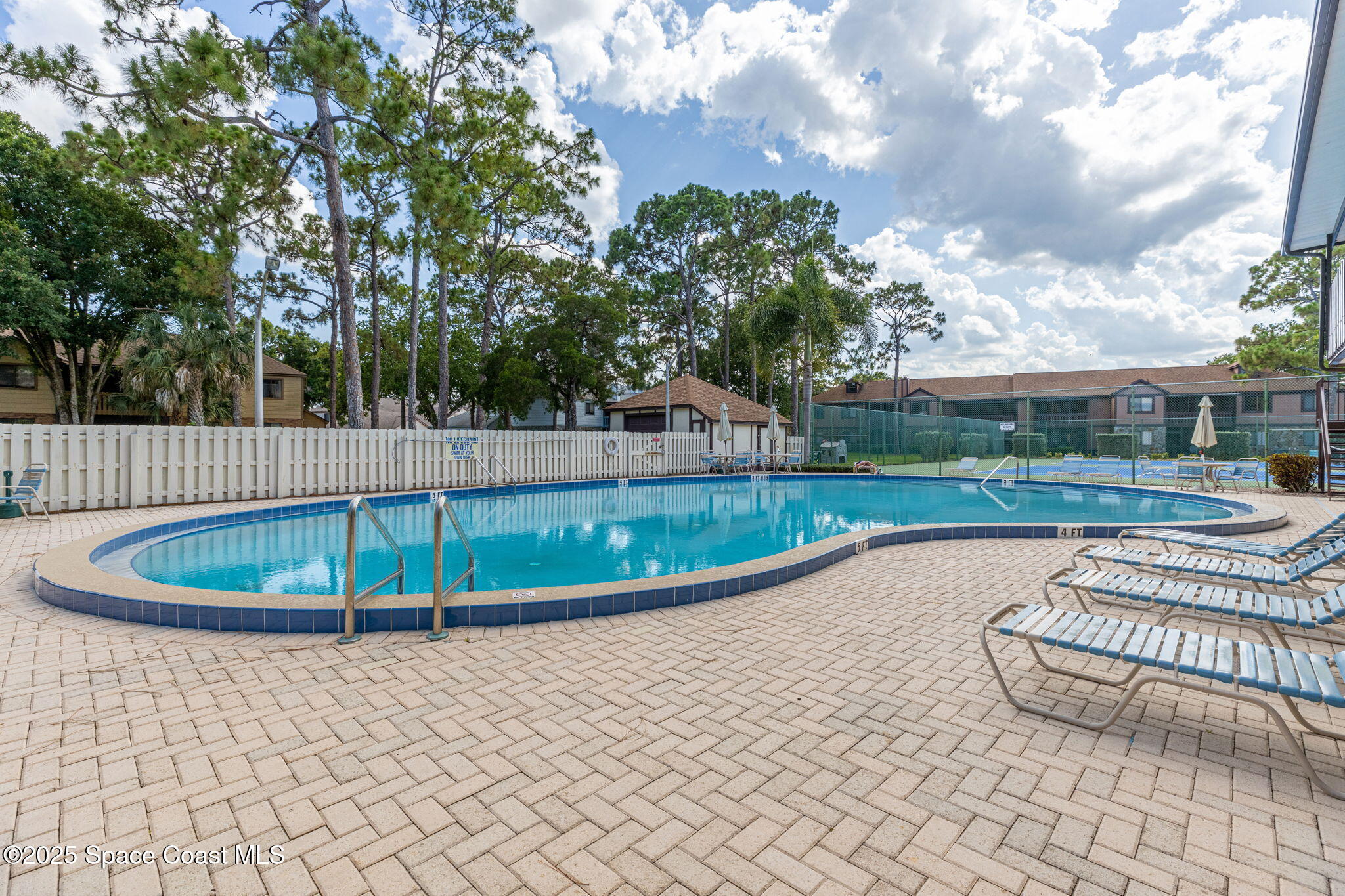 9045 York Lane, 15e