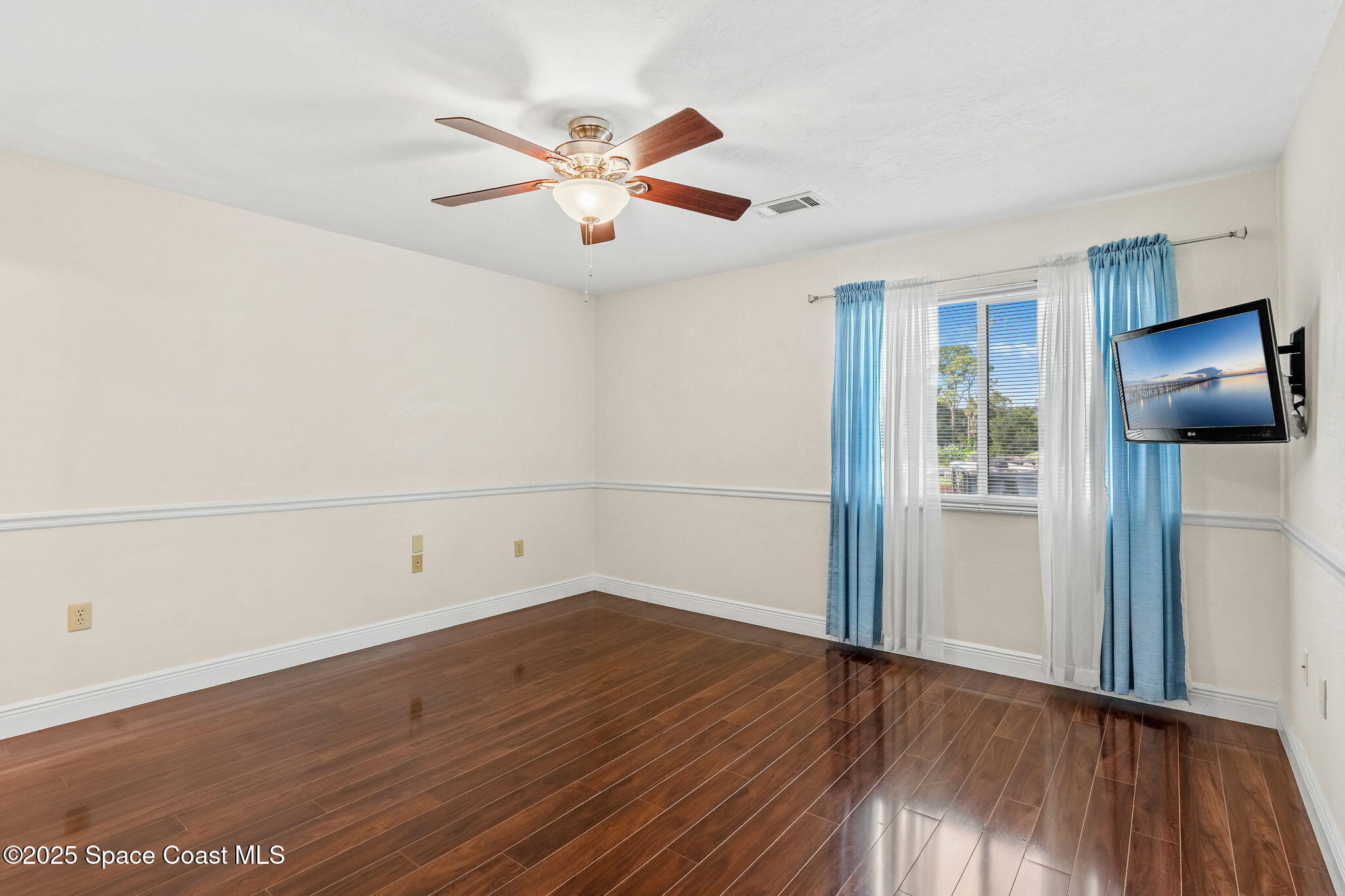 9045 York Lane, 15e