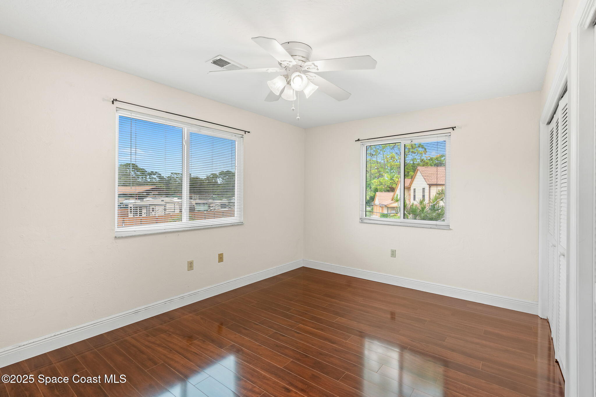 9045 York Lane, 15e