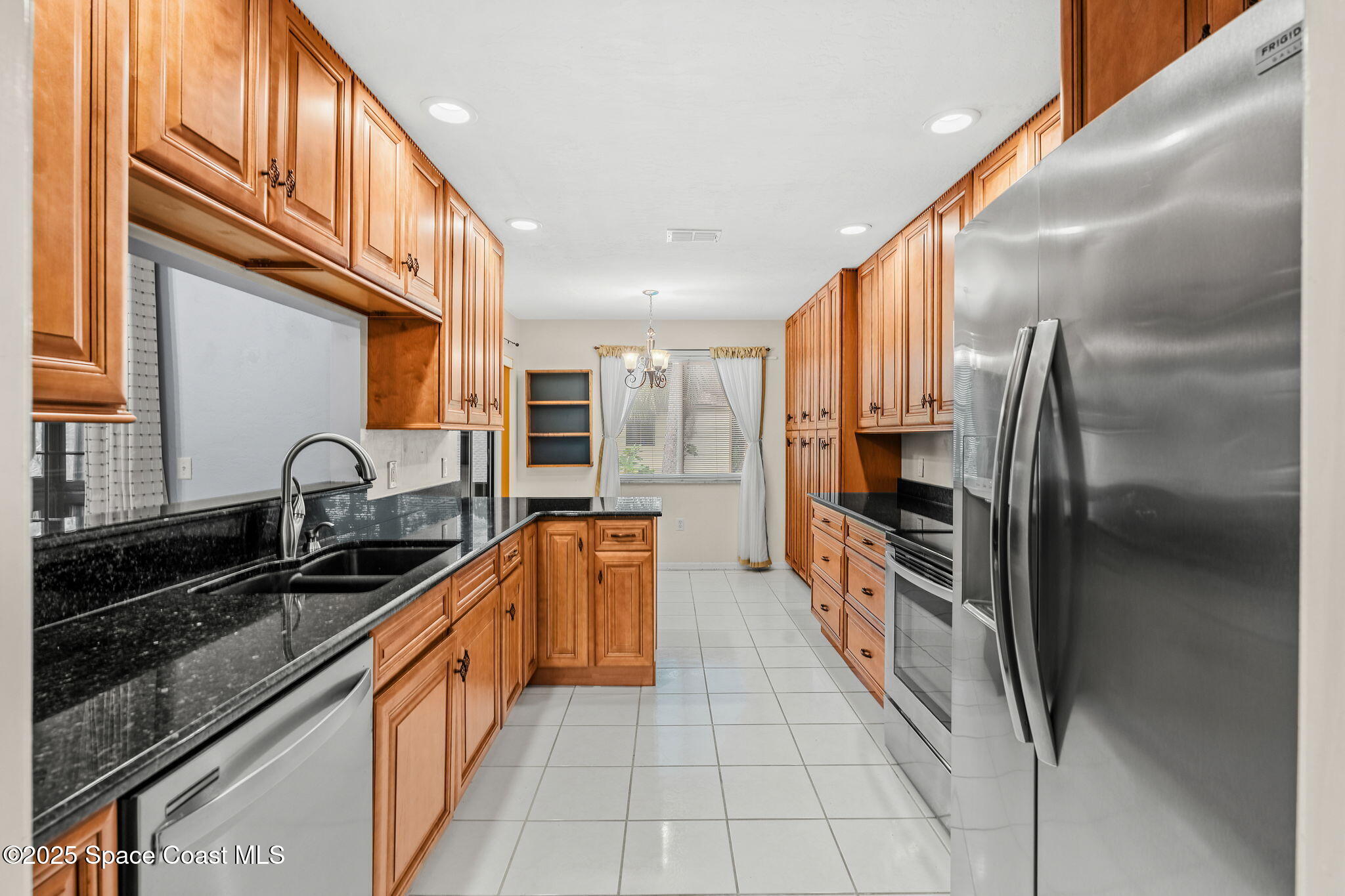 9045 York Lane, 15e