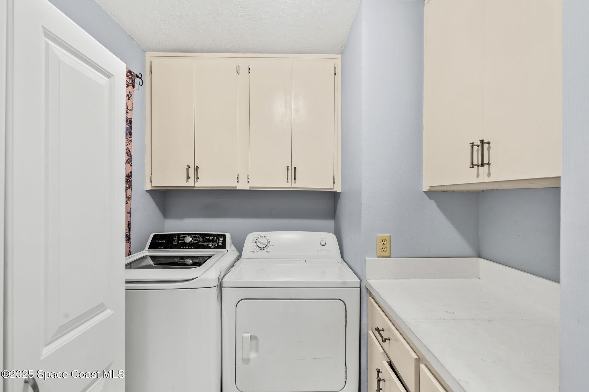 9045 York Lane, 15e