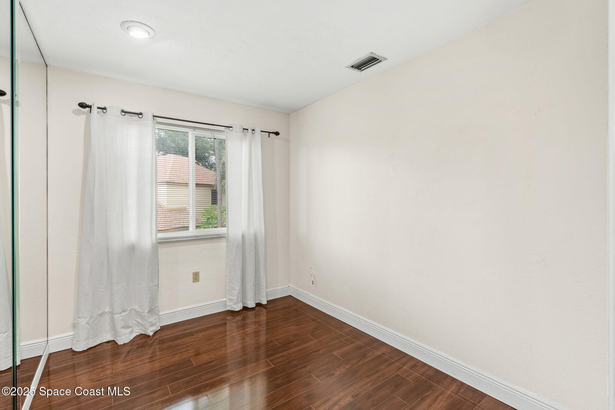 9045 York Lane, 15e