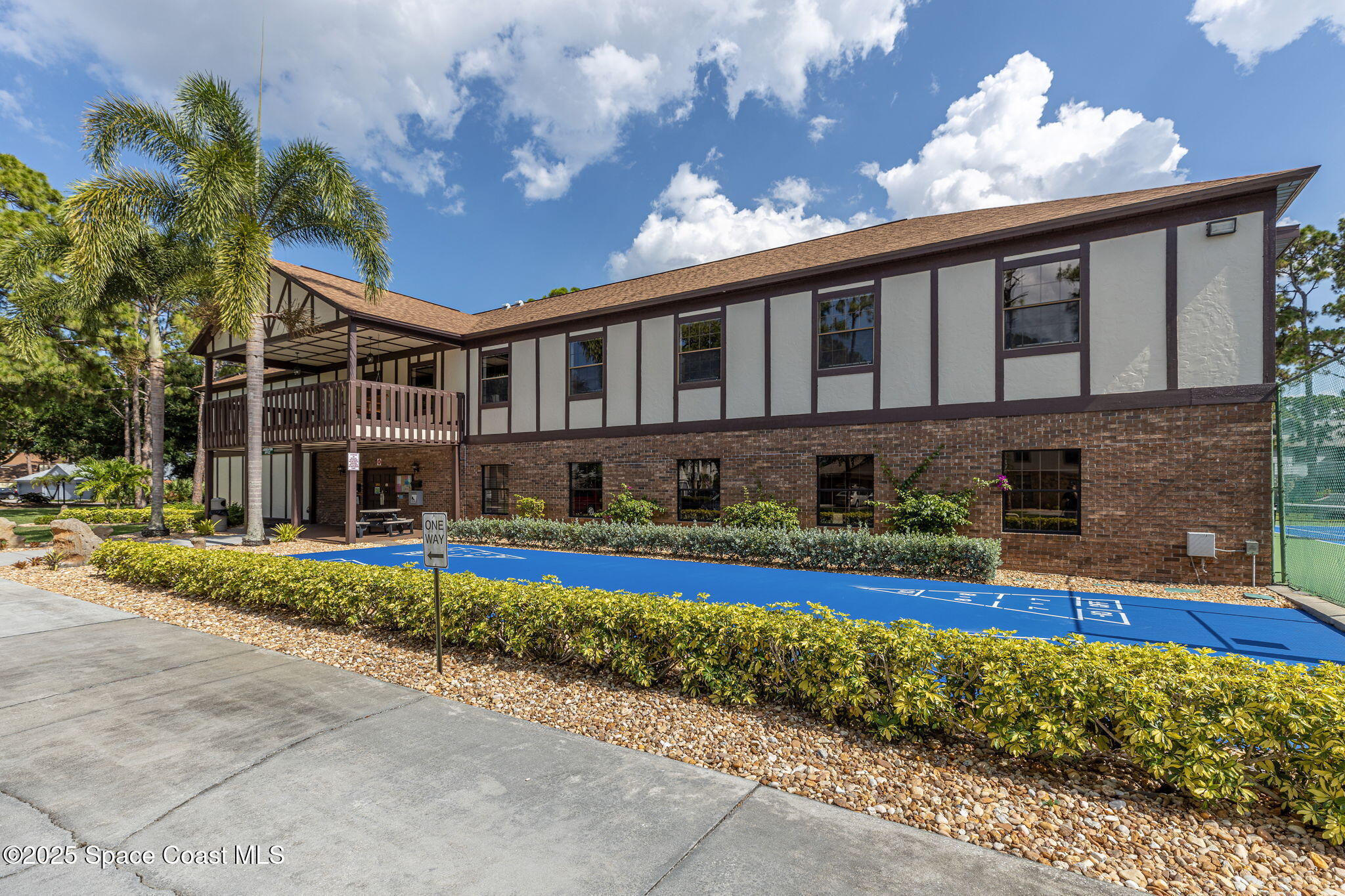 9045 York Lane, 15e