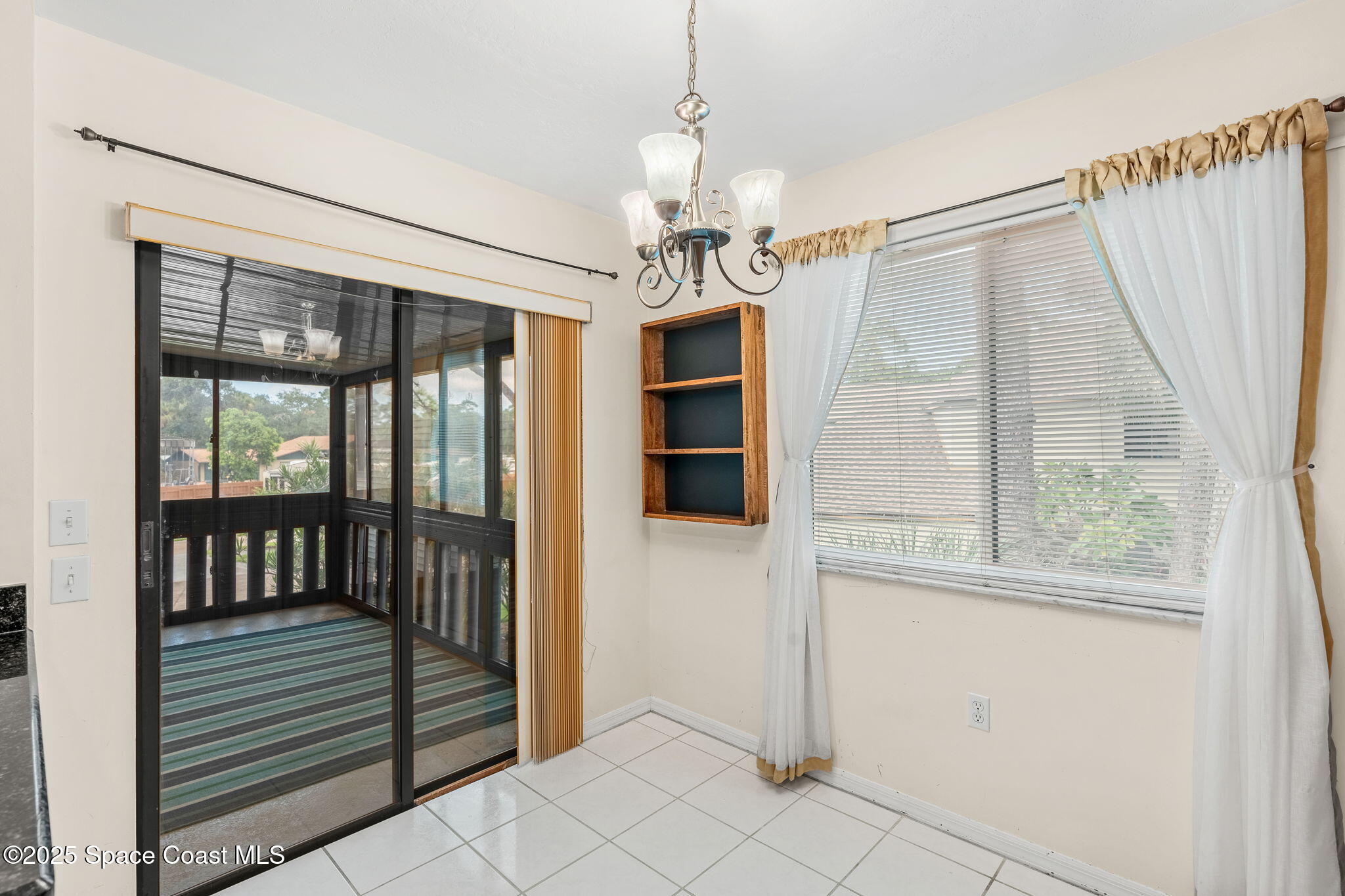 9045 York Lane, 15e
