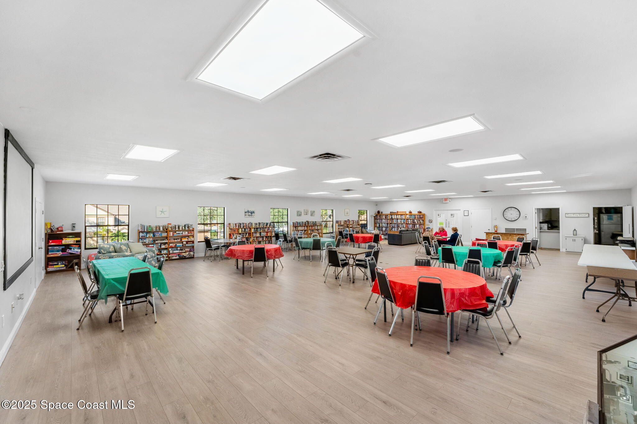 9045 York Lane, 15e