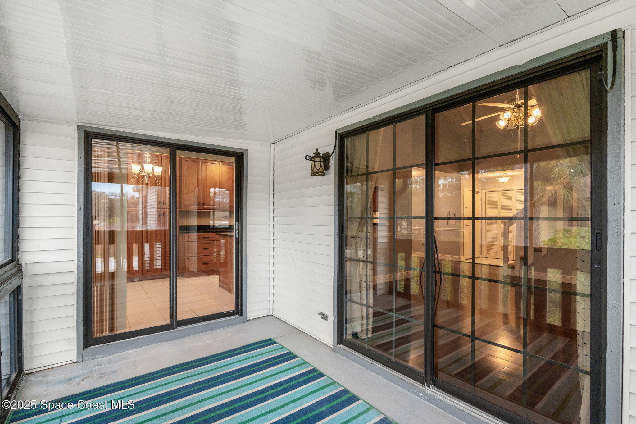 9045 York Lane, 15e