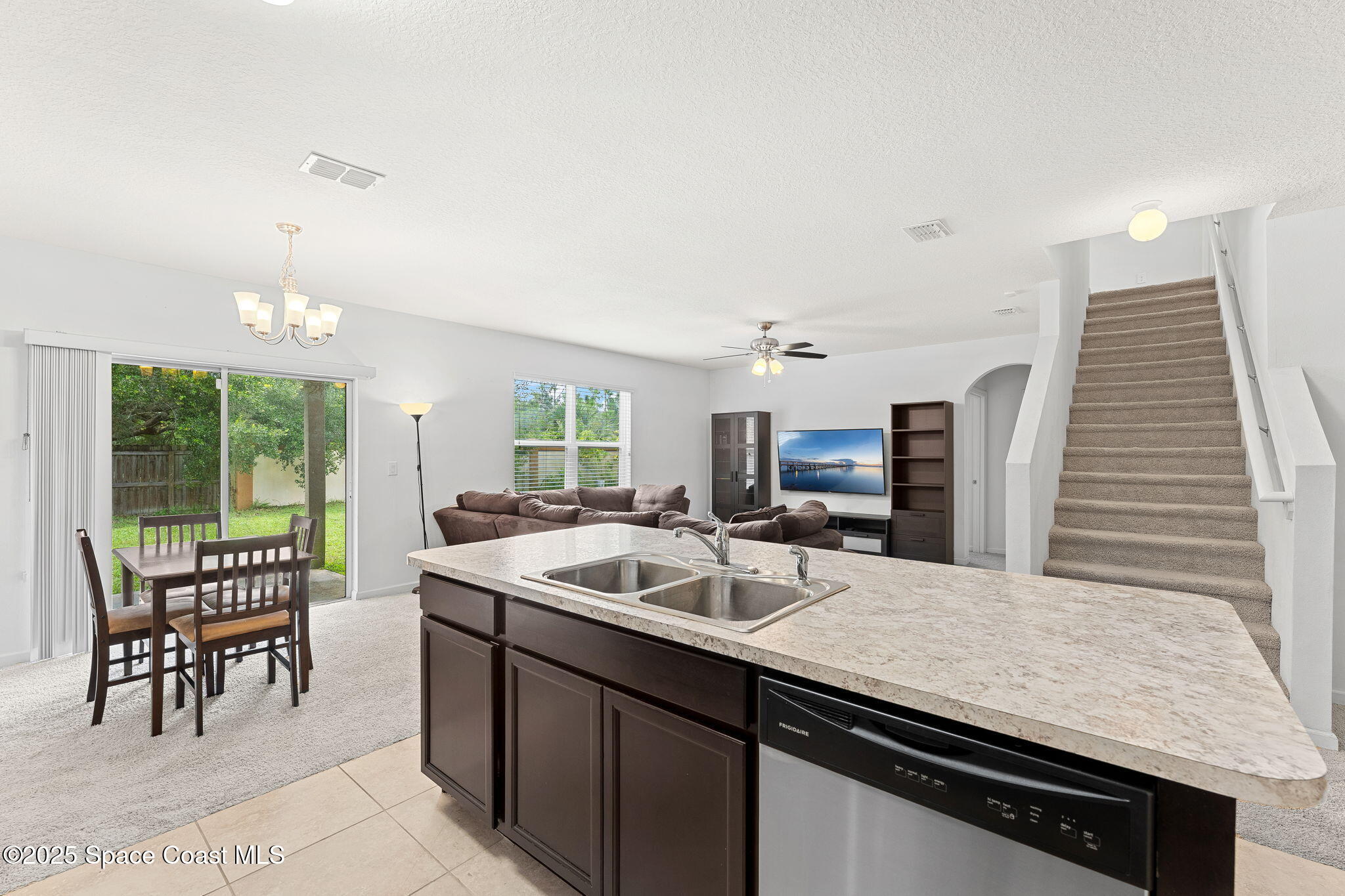 262 Alamere Drive SW