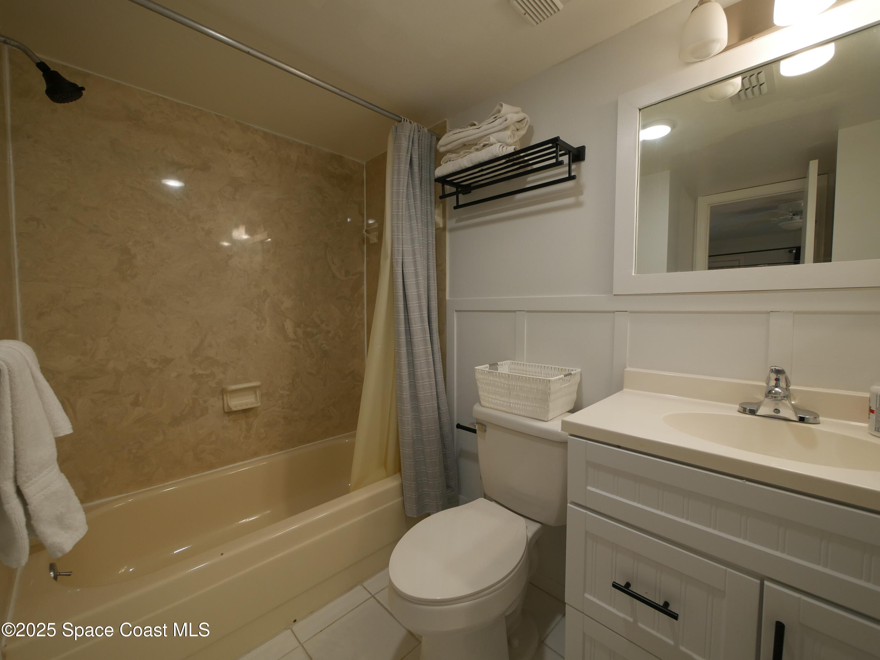 1318 S Miramar Avenue, 208