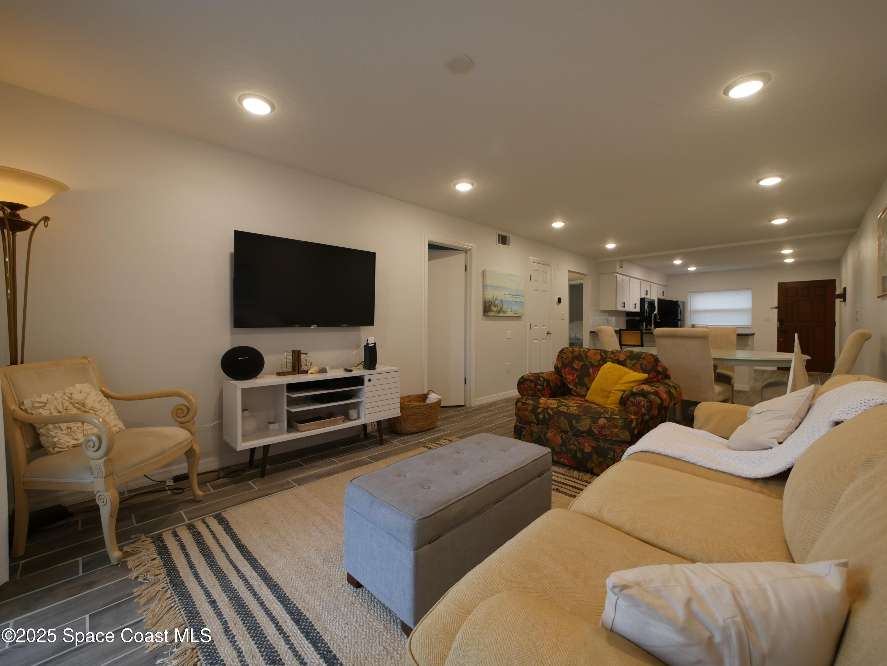 1318 S Miramar Avenue, 208