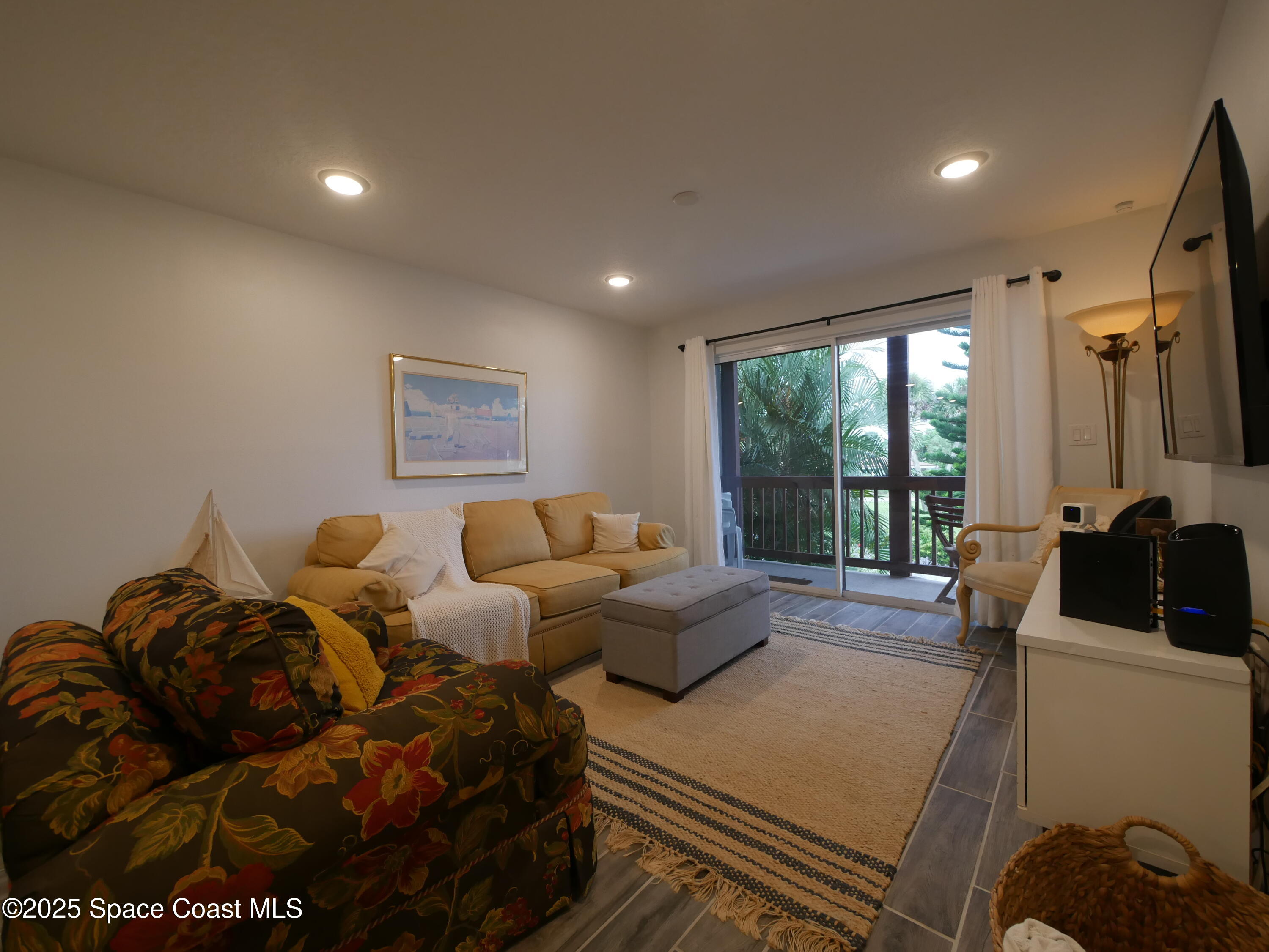 1318 S Miramar Avenue, 208