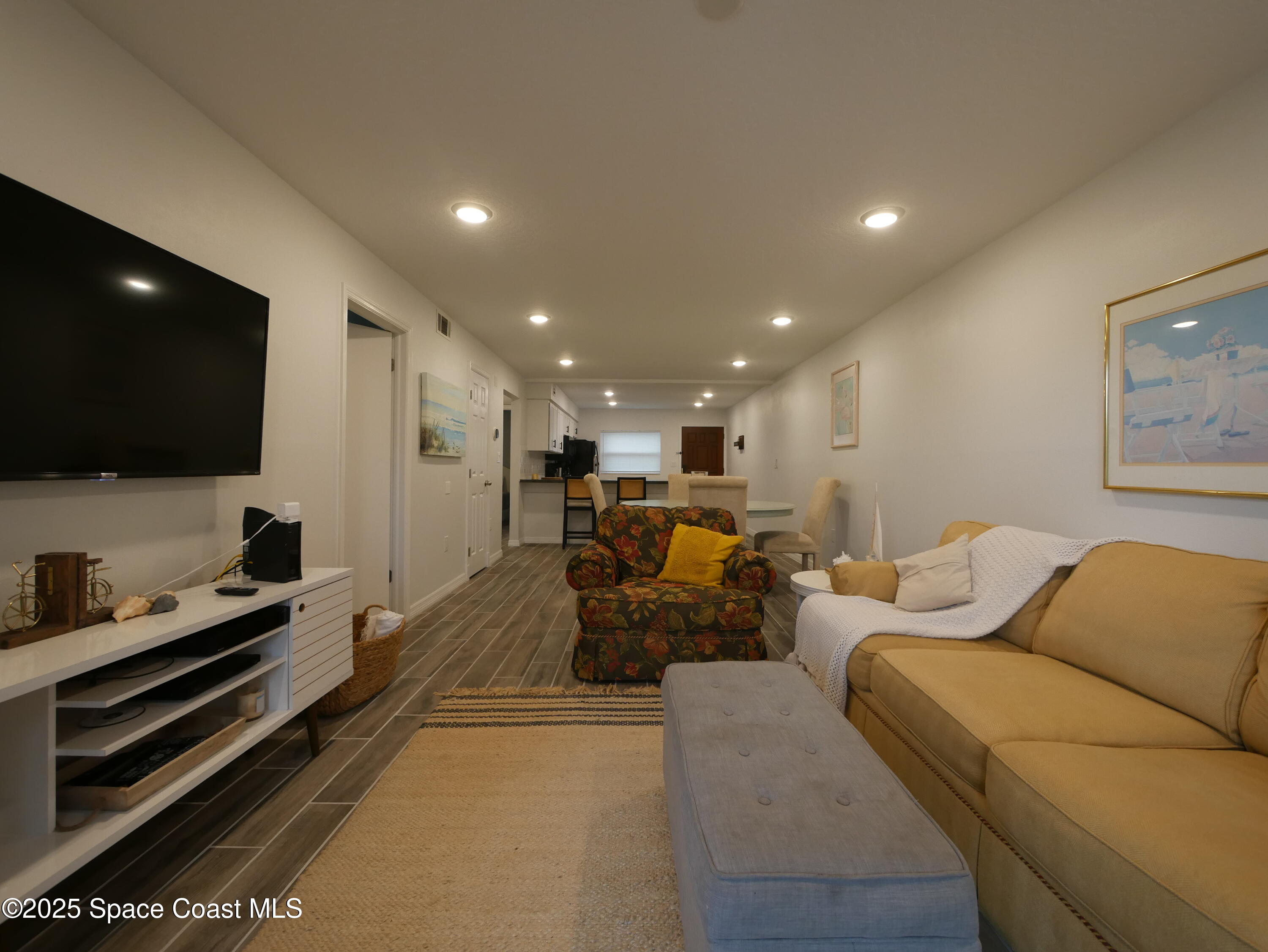 1318 S Miramar Avenue, 208